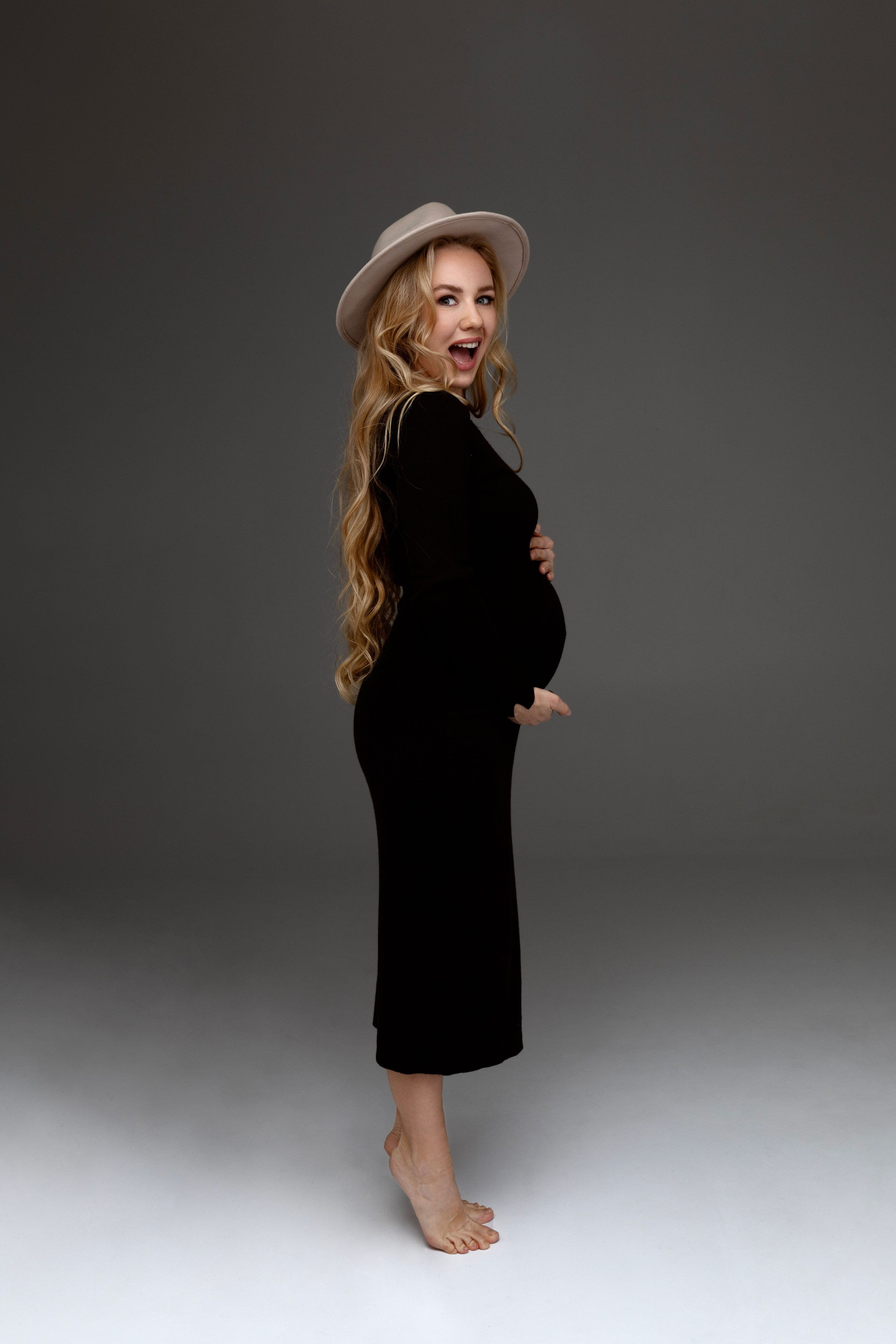 GABRIELĖ | ELEGANTIŠKA LAUKIMO FOTOSESIJA. Vestuvių ir nėščiųjų fotografė Raminta Razmaitė