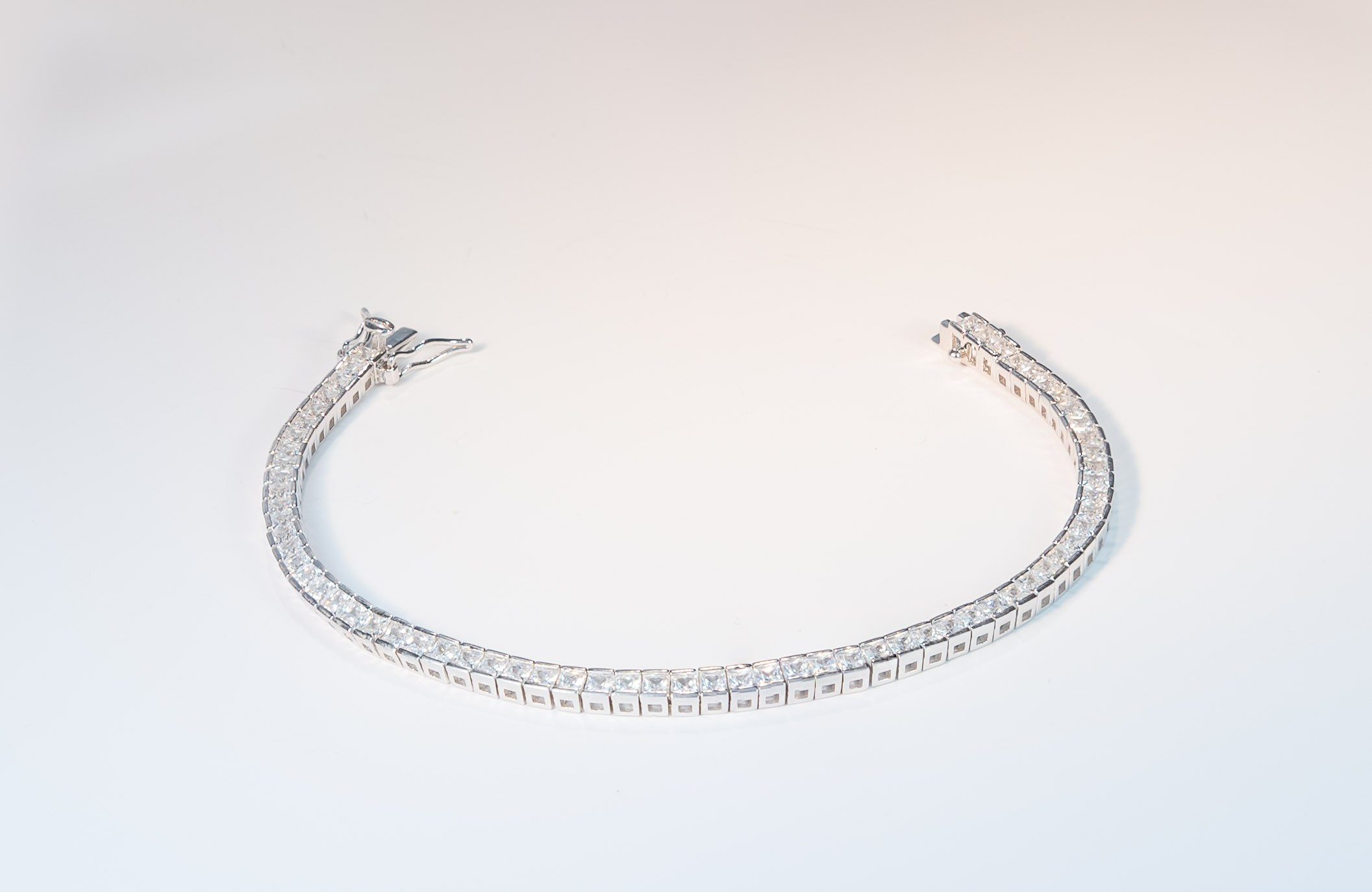 Fotograf corporate, fotograf de produs profesional, pret fotograf corporate, Fotografie e-Commerce , Pachete Fotografie de Produs, kit fotografie de produs, fotografie de marketing, Poze business bucuresti, Fotografii profesionale bucuresti, fotografia de produs, fotografie de produs, fotografie de produs pe fundal alb, fotografii bijuterii, fotografie la bijuterii argint, fotografie bijuterii aur