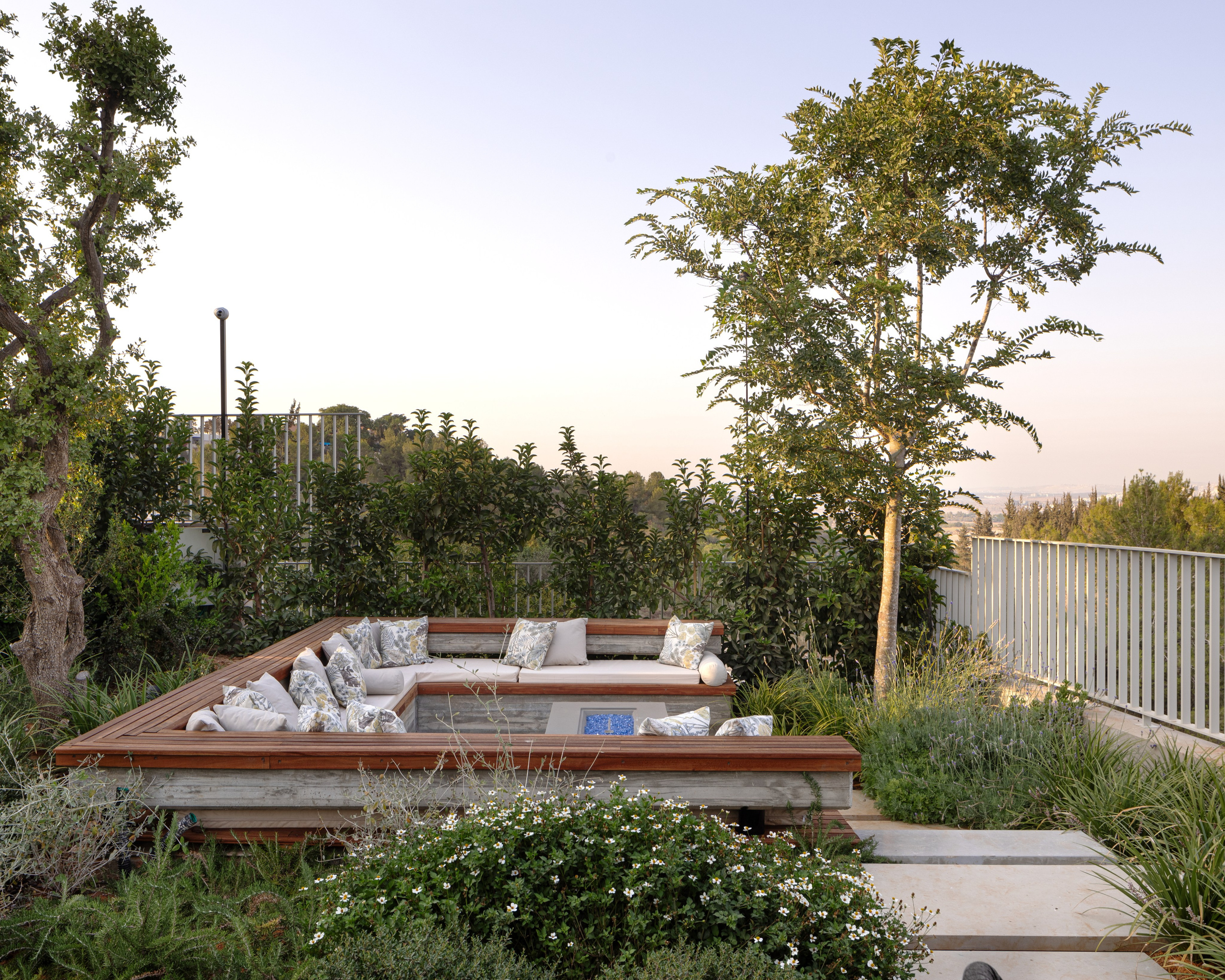 Project by Michele Simeone. Alena | צילום אדריכלות, עיצוב פנים ווידאו