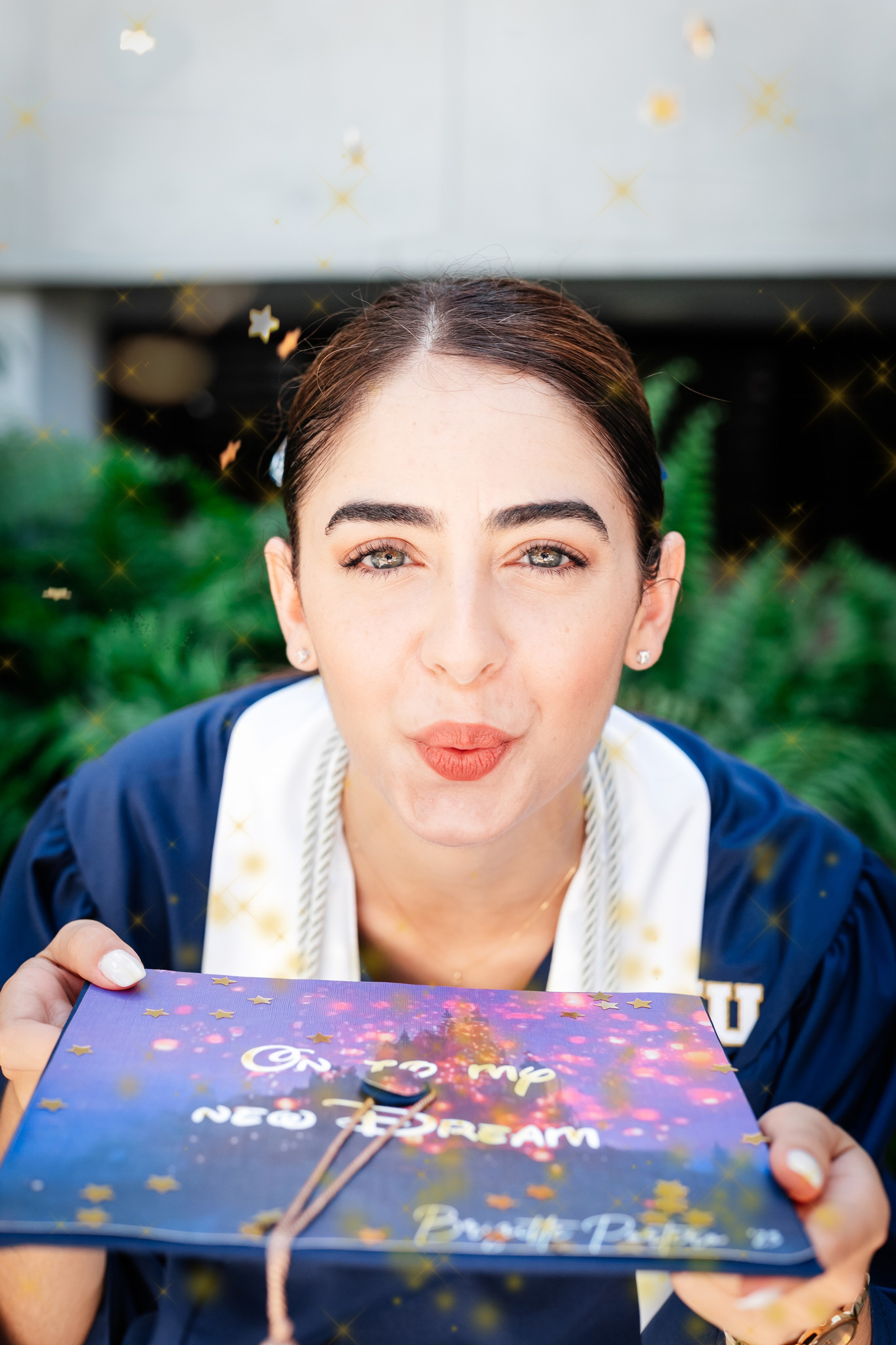 What (and Who) to Bring to Your Grad Photoshoot. Portrait and graduation photographer Marina Simanava