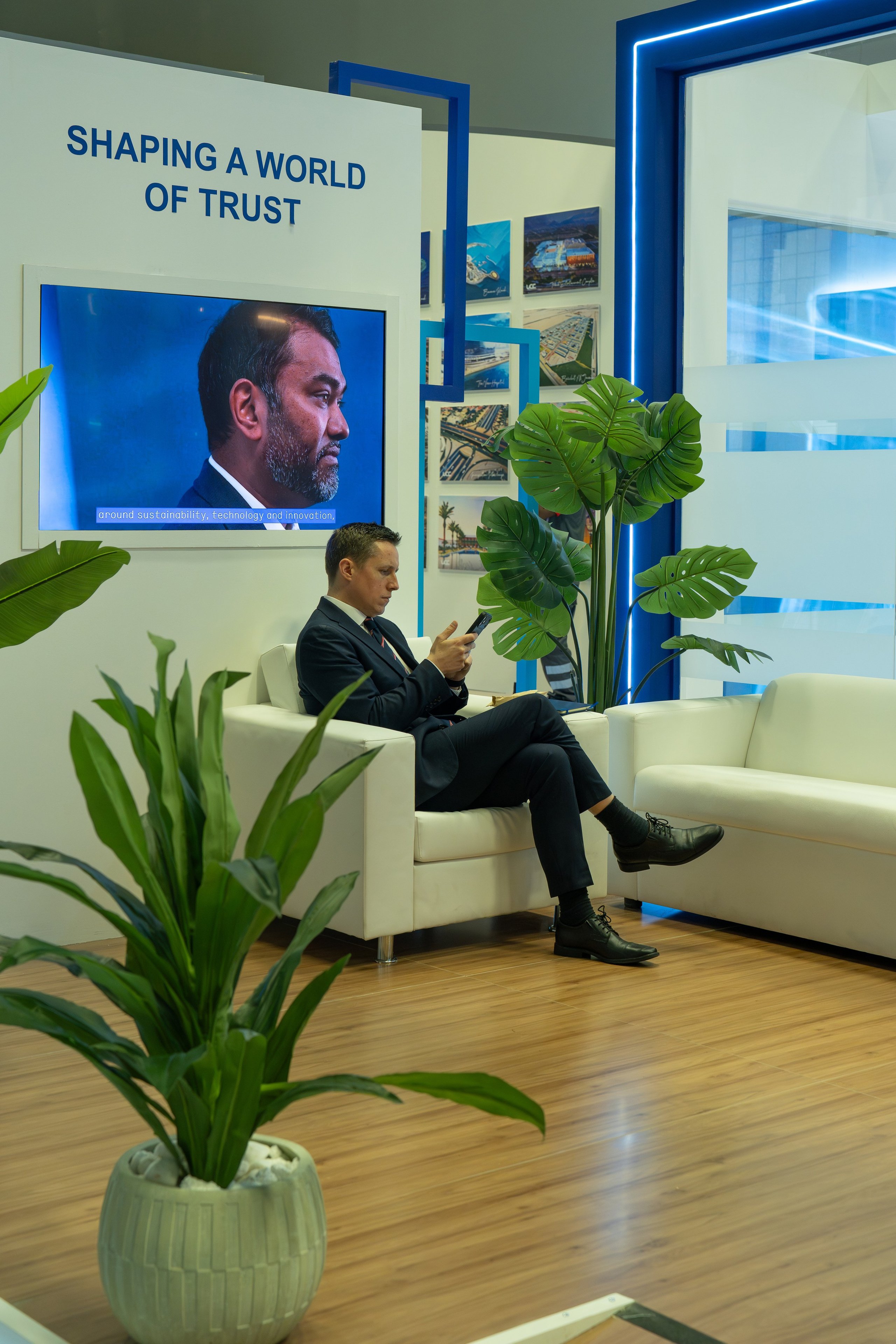 Inside Qatar LNG Forum 2026. Family, fashion & event photographer in Doha