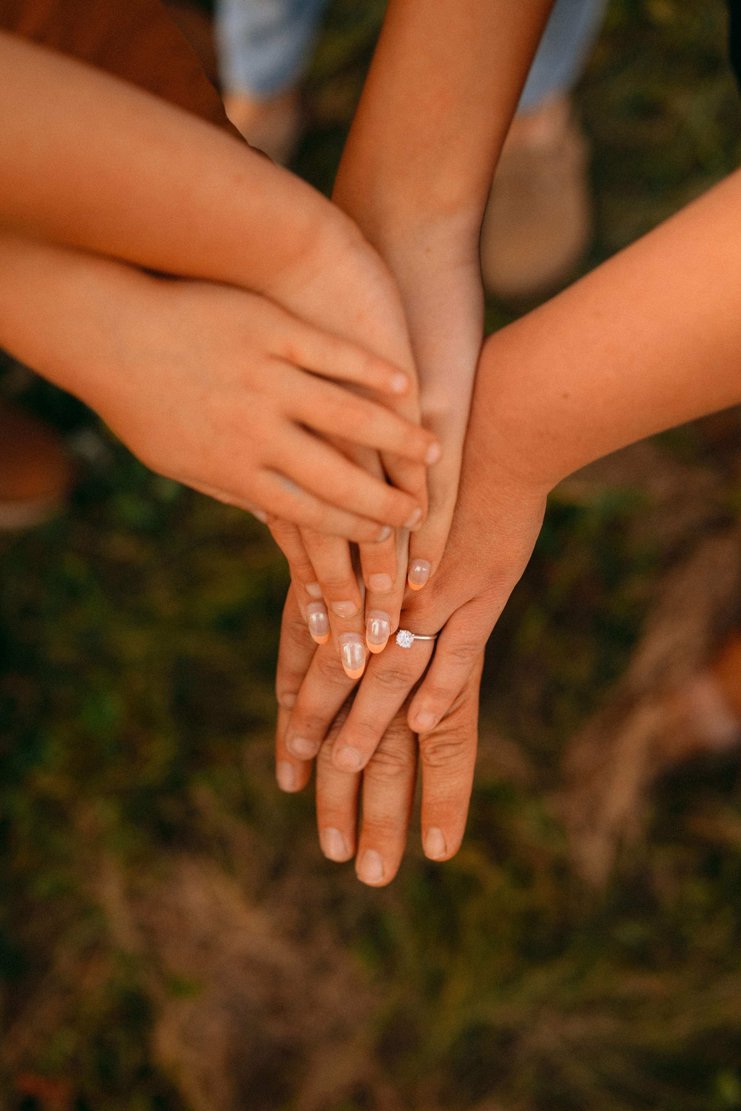 Lifestyle family photographer in Appleton offering in-home newborn, family, and day-in-the-life sessions. Natural, candid photography in the comfort of your home.