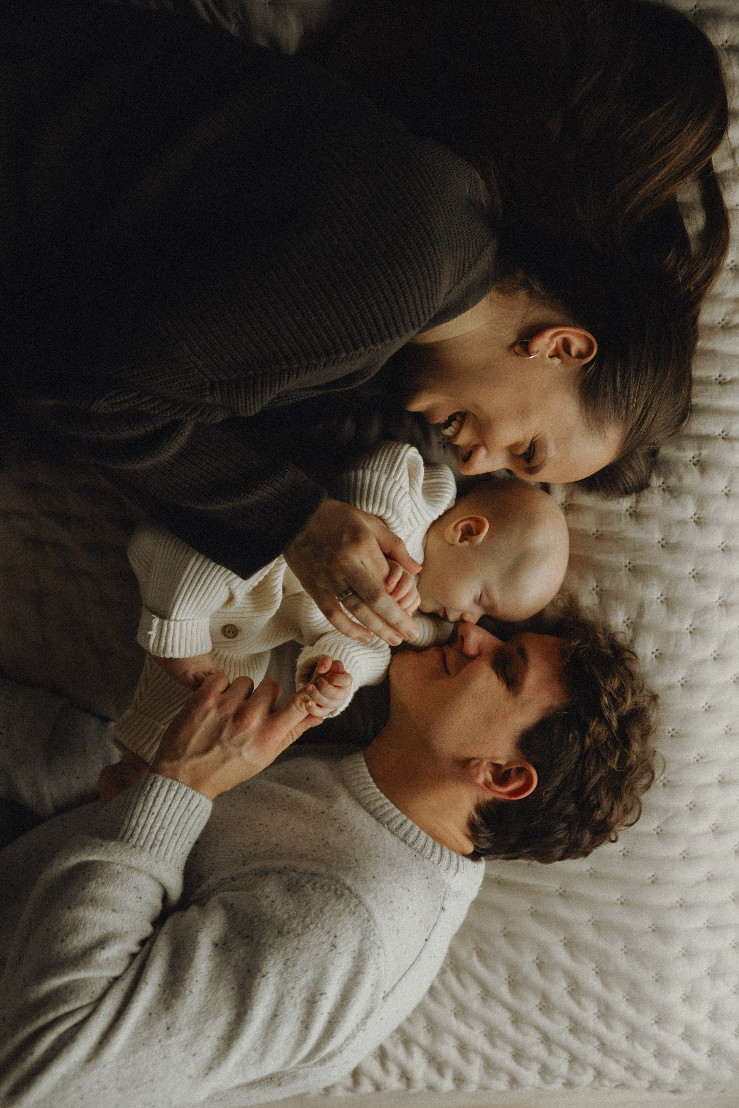 Naujagimio fotosesija namuose | 2025. Vestuvių ir šeimų fotografė Lena Bondarenko / belove photo