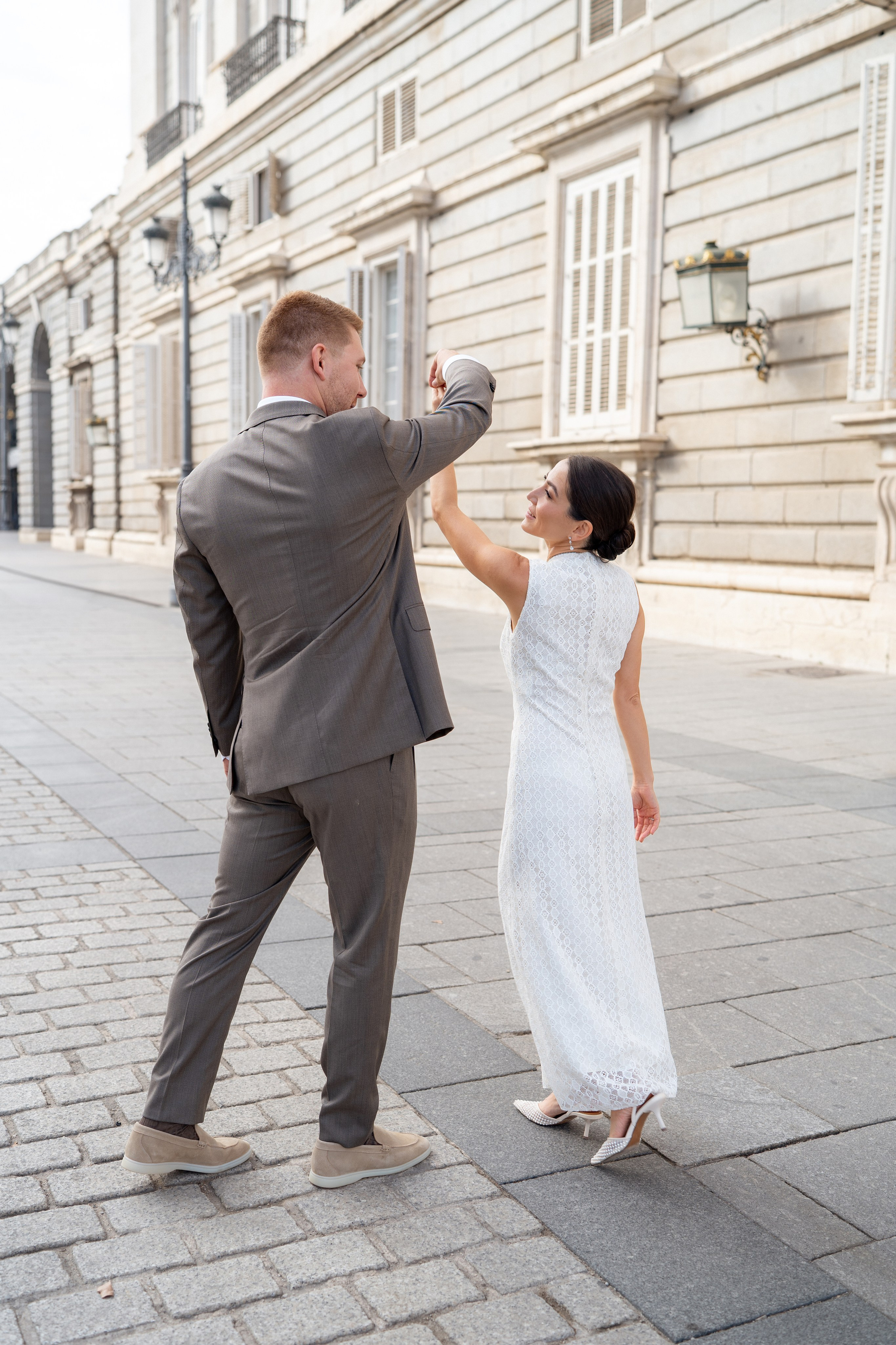 Elopement photoshoot in Madrid city centre. Fotógrafo en Madrid, España. Alyona Belyaninova