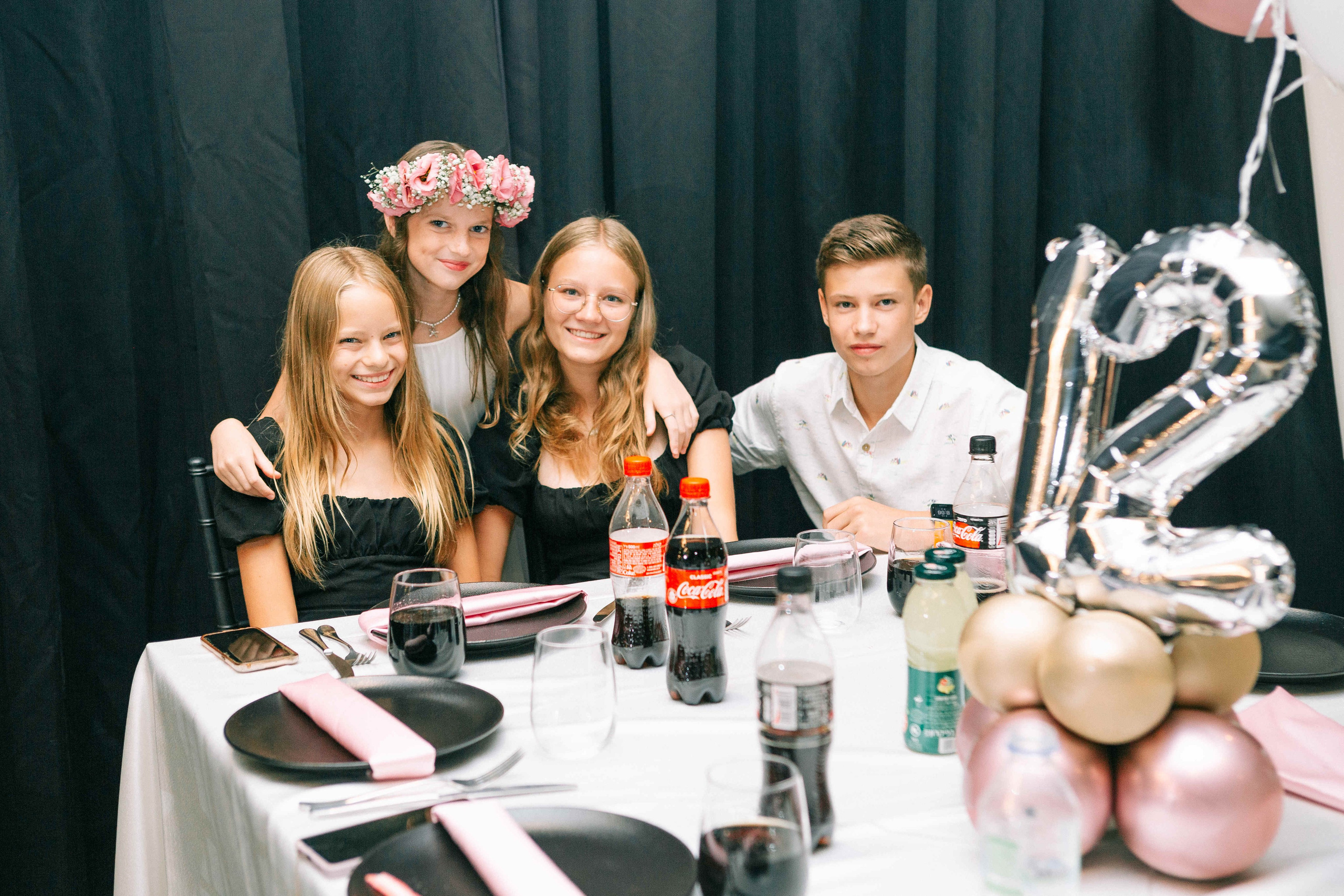 PARTY WITH FRIENDS. Https://shi-photo.com/