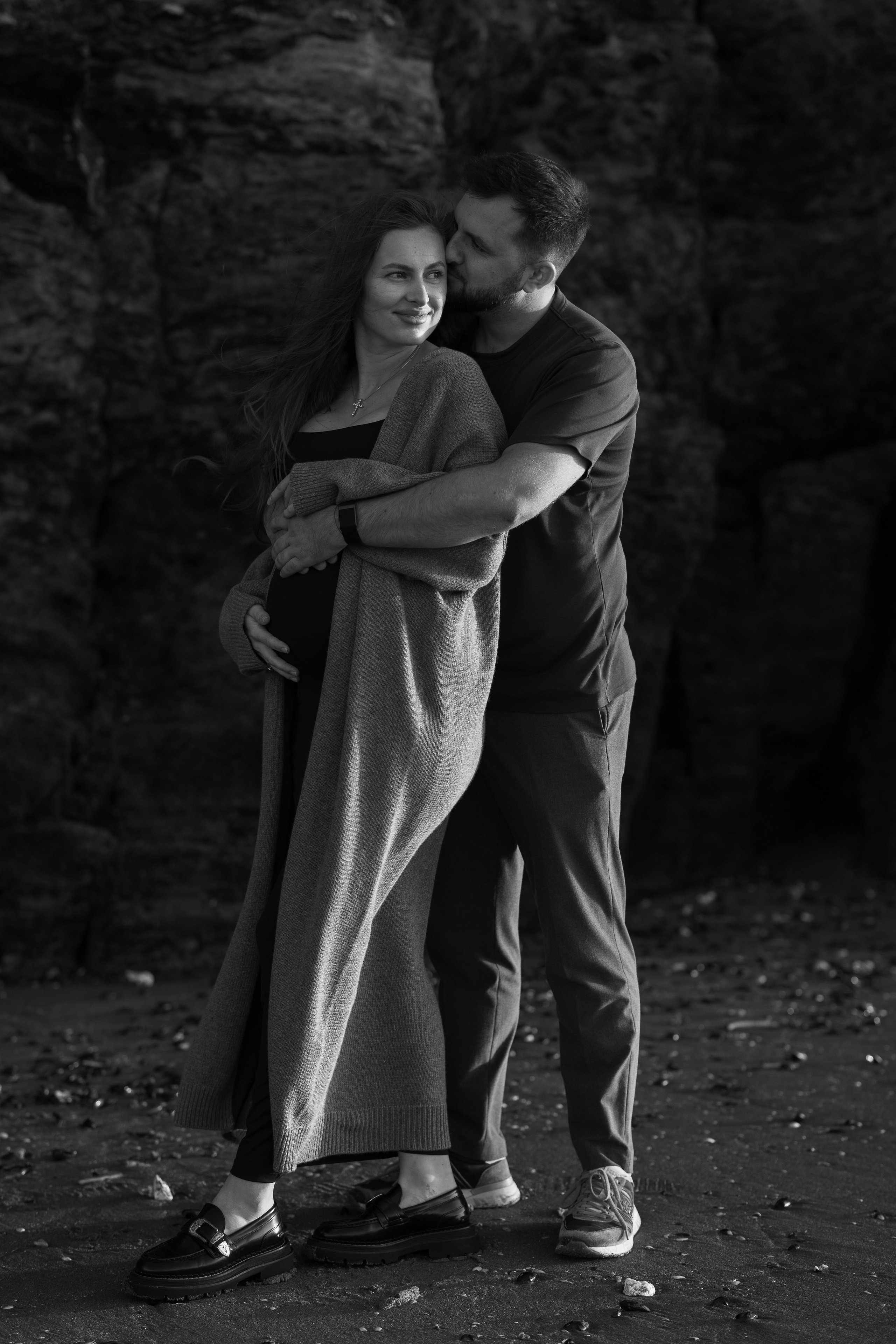 Sunset maternity photoshoot. Annah Louwagie — Lifestyle photographer for couples, families & brands | France & worldwide