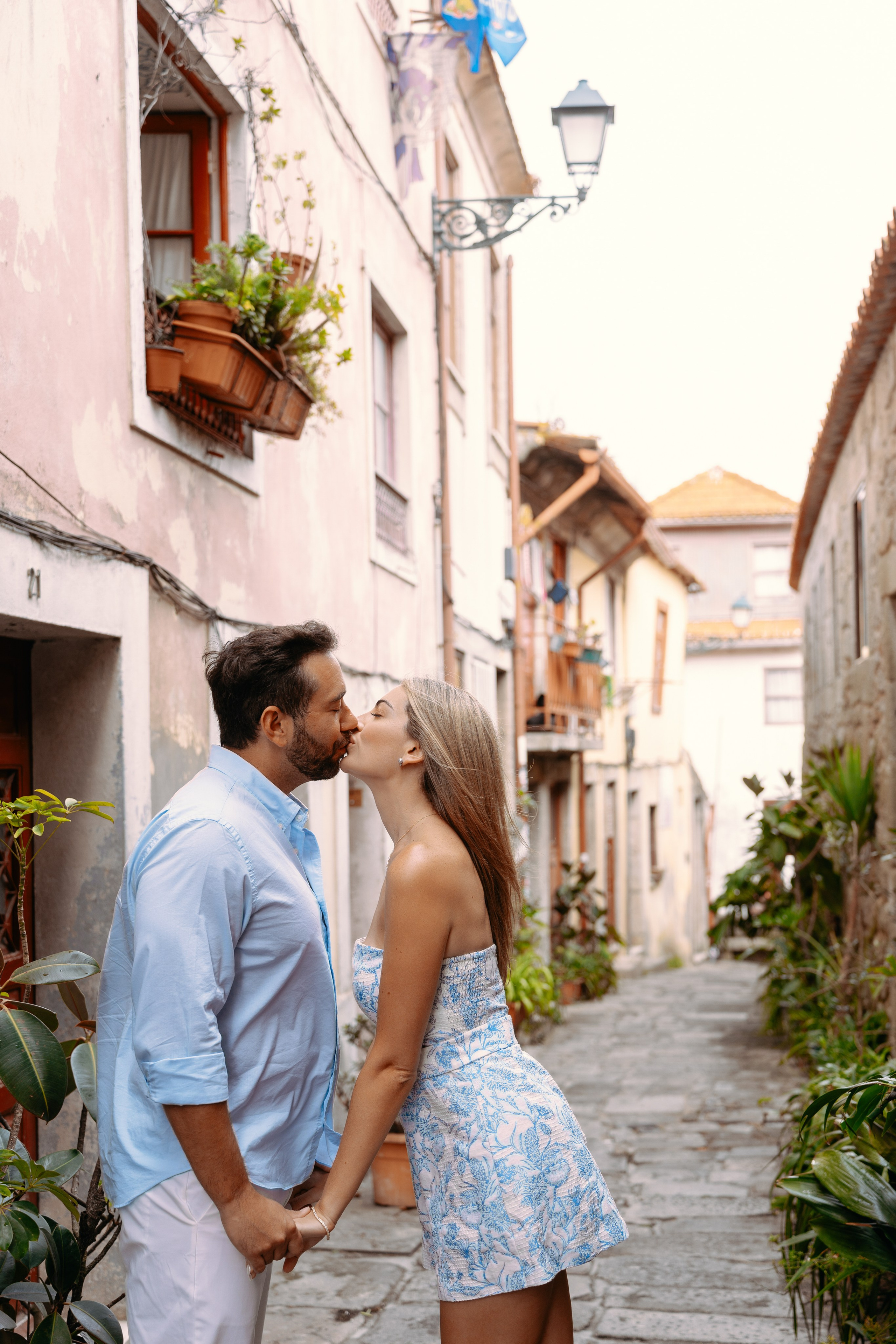 LOVE STORY IN PORTO. Sessões de fotos e vídeos, tours fotográficos em Portugal — WePortugal
