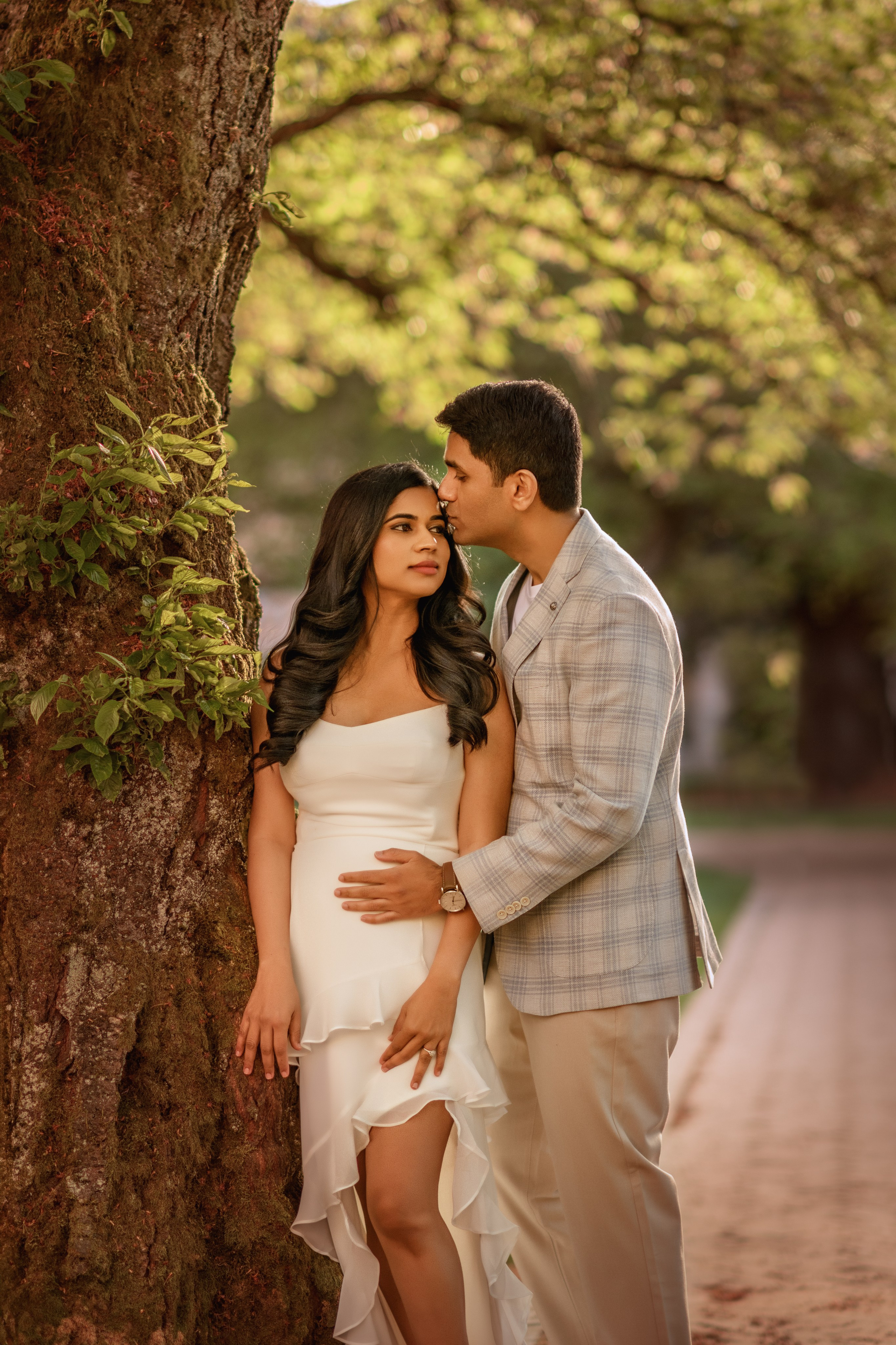 Praveena with her husband. Wedding & family photography in Seattle area. Helen Michelle photographer