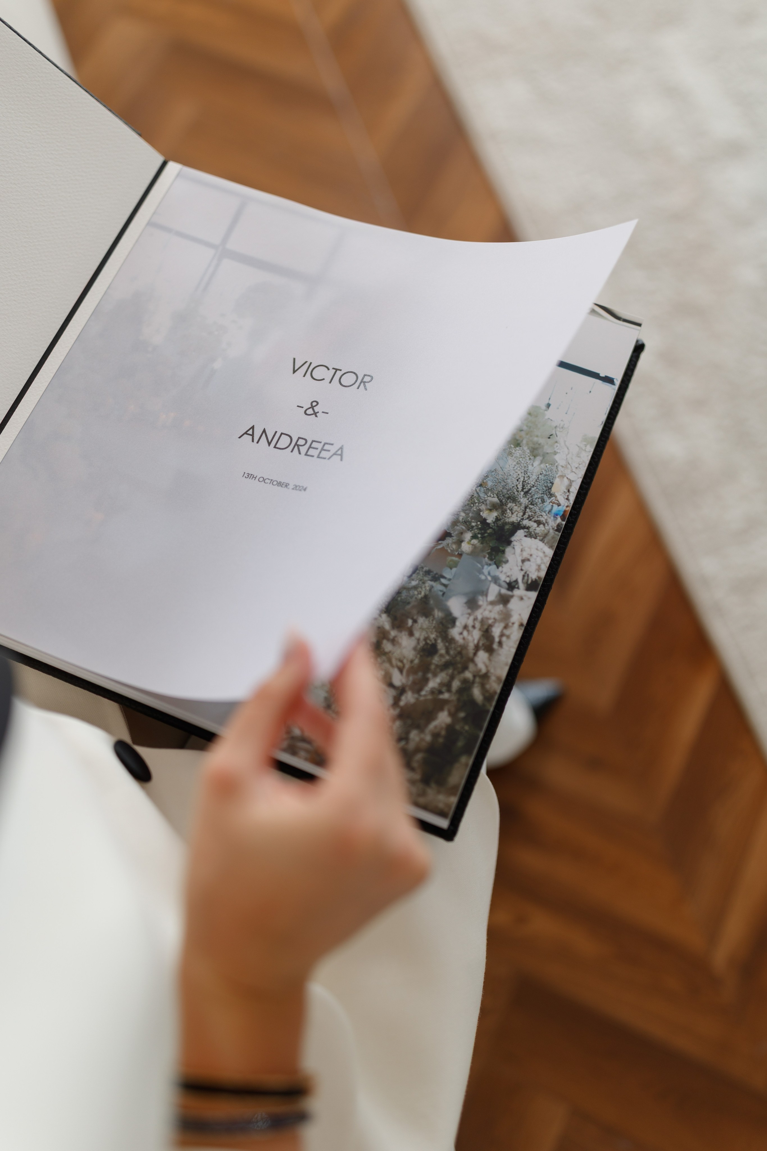 Albume de Nuntă cu Copertă din Eco-Piele Neagră – Eleganță Clasică și Povestea Dragostei Tale. Scarlat Photography