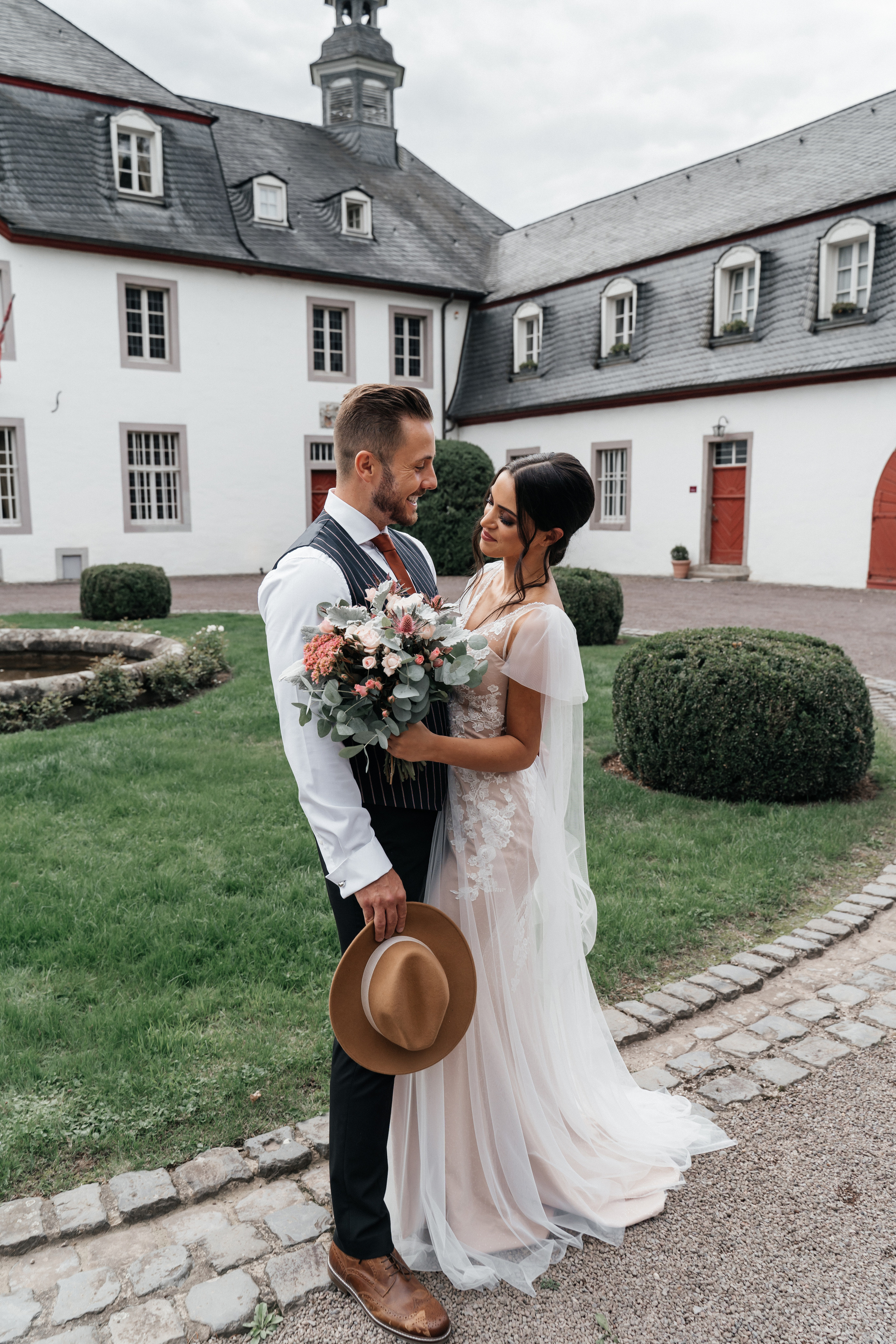 K & A im Schloss Auel. Hochzeitsfotograf für Moers, Niederrhein, Düsseldorf, NRW und Deutschland