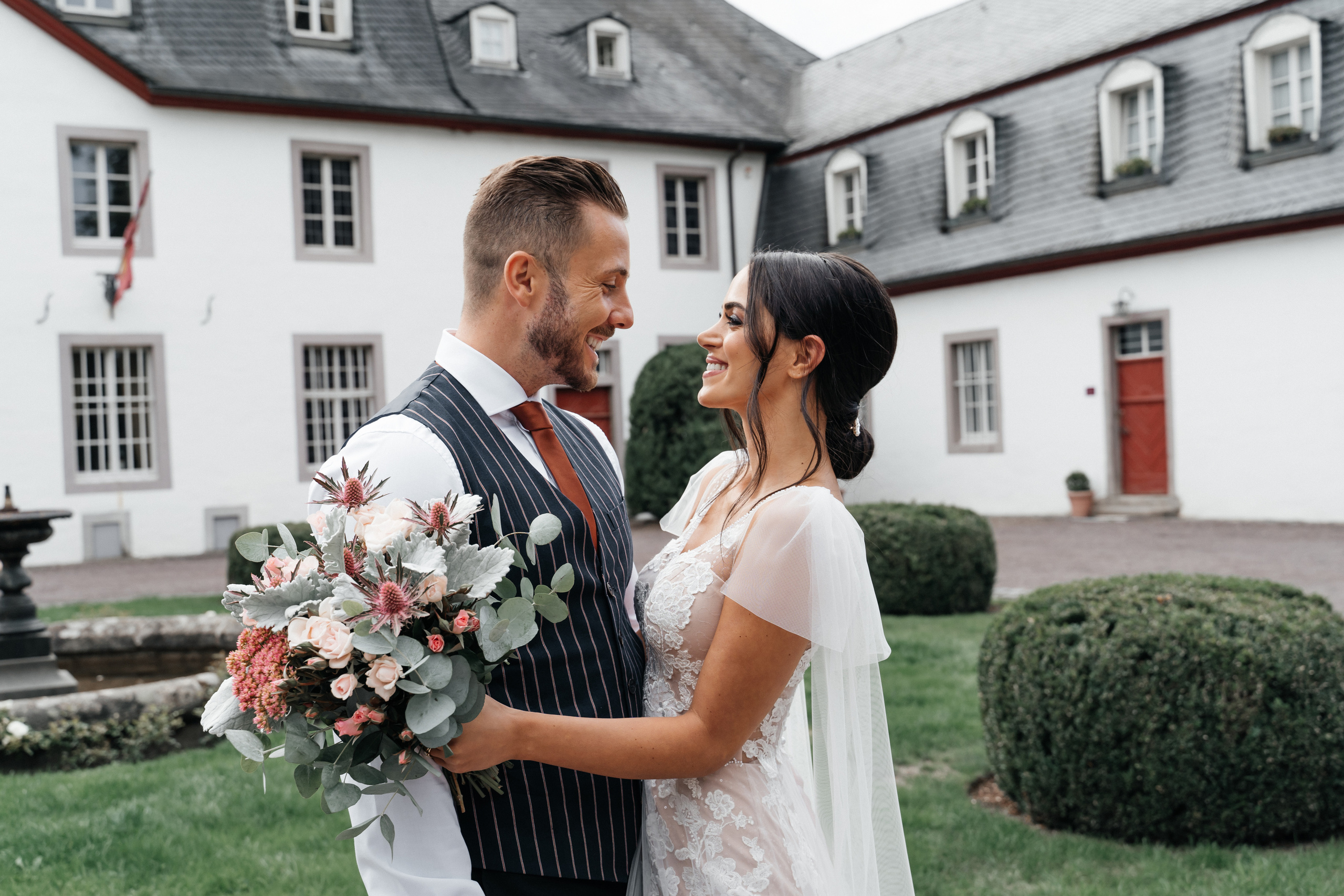 K & A im Schloss Auel. Hochzeitsfotograf für Moers, Niederrhein, Düsseldorf, NRW und Deutschland