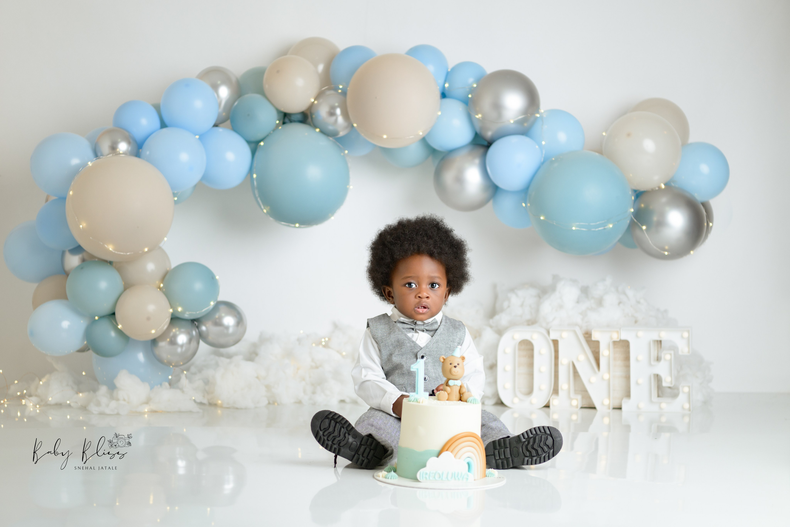 Cake Smash photoshoot in Doha Qatar. Professional themed cake smash photography in Doha, Qatar. Newborn photo session in Doha Qatar, baby, sitter, cake smash, pre-birthday, maternity, family photographer in Doha, Qatar
