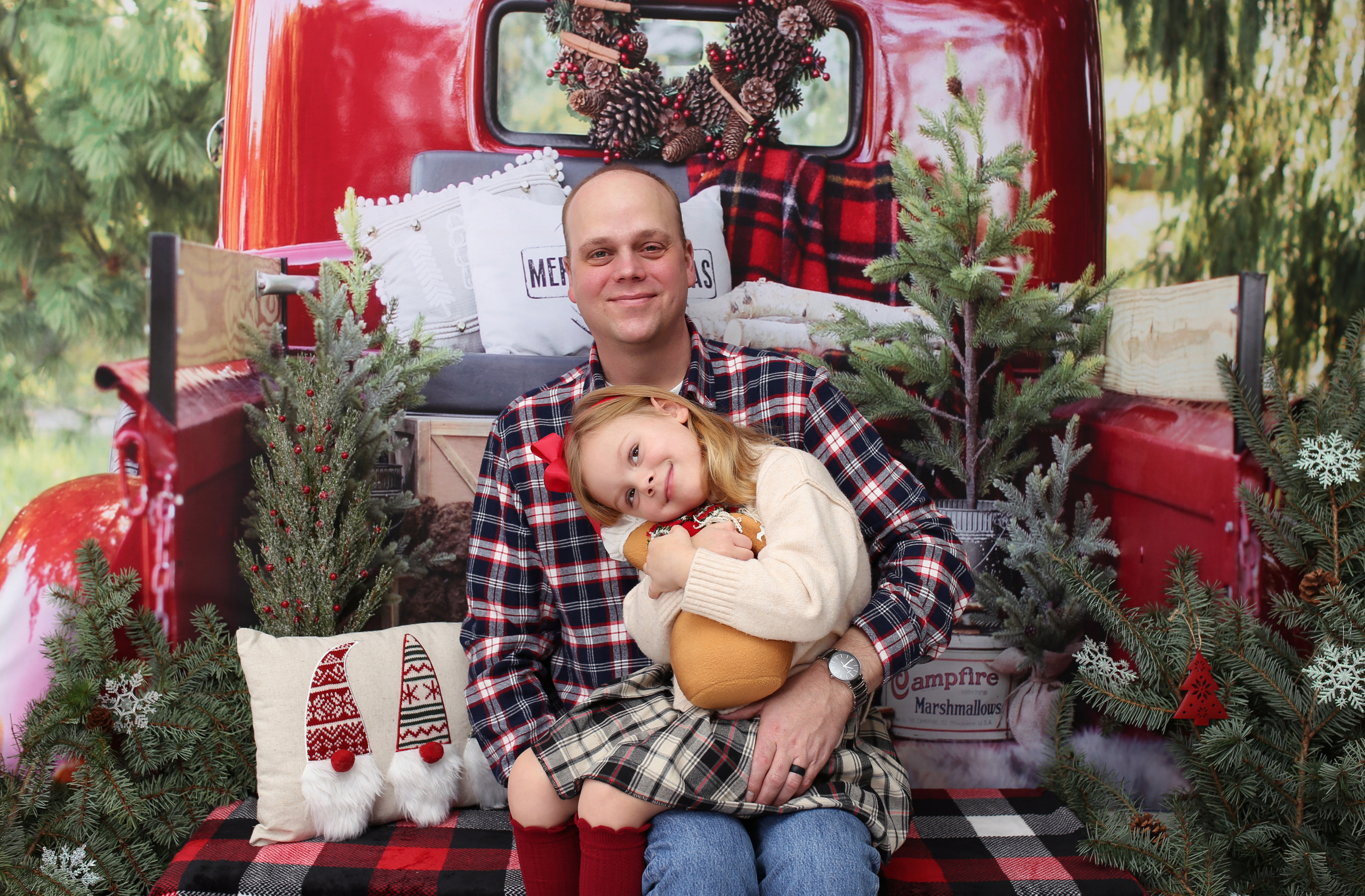 Red Christmas Truck. YuAnna studio. Family & Kids Photographer in Seattle area, located in