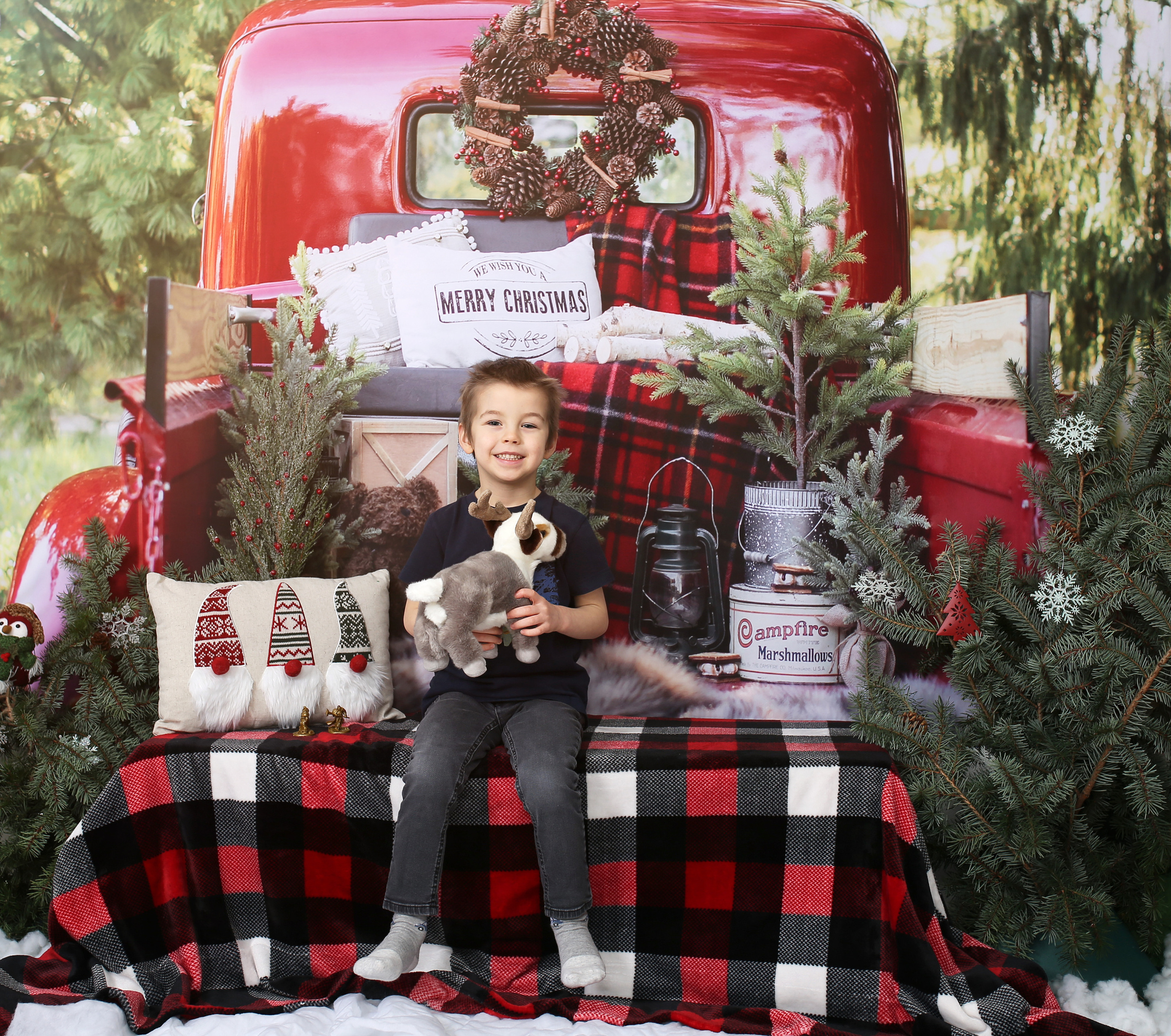 Red Christmas Truck. YuAnna studio. Family & Kids Photographer in Seattle area, located in