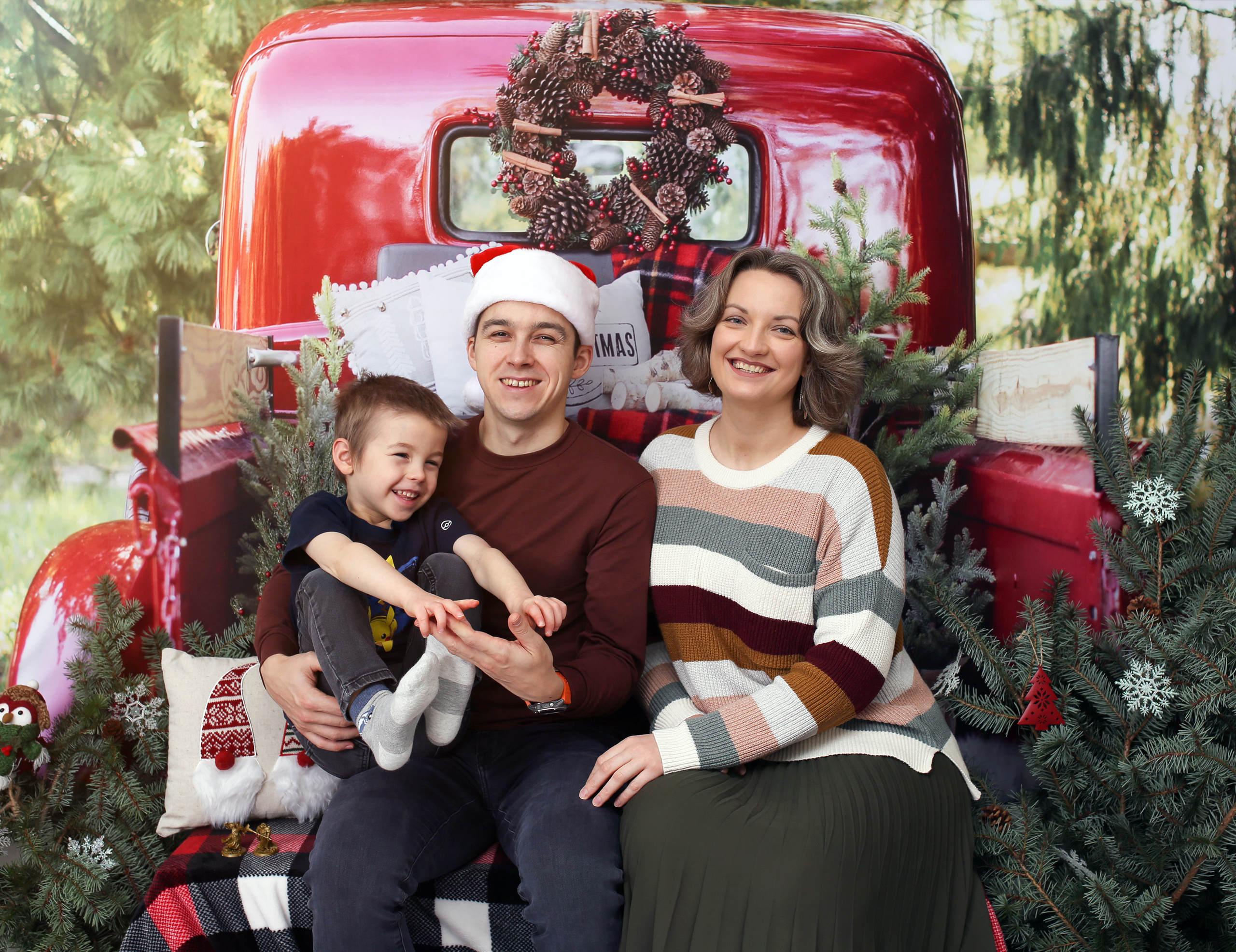 Red Christmas Truck. YuAnna studio. Family & Kids Photographer in Seattle area, located in