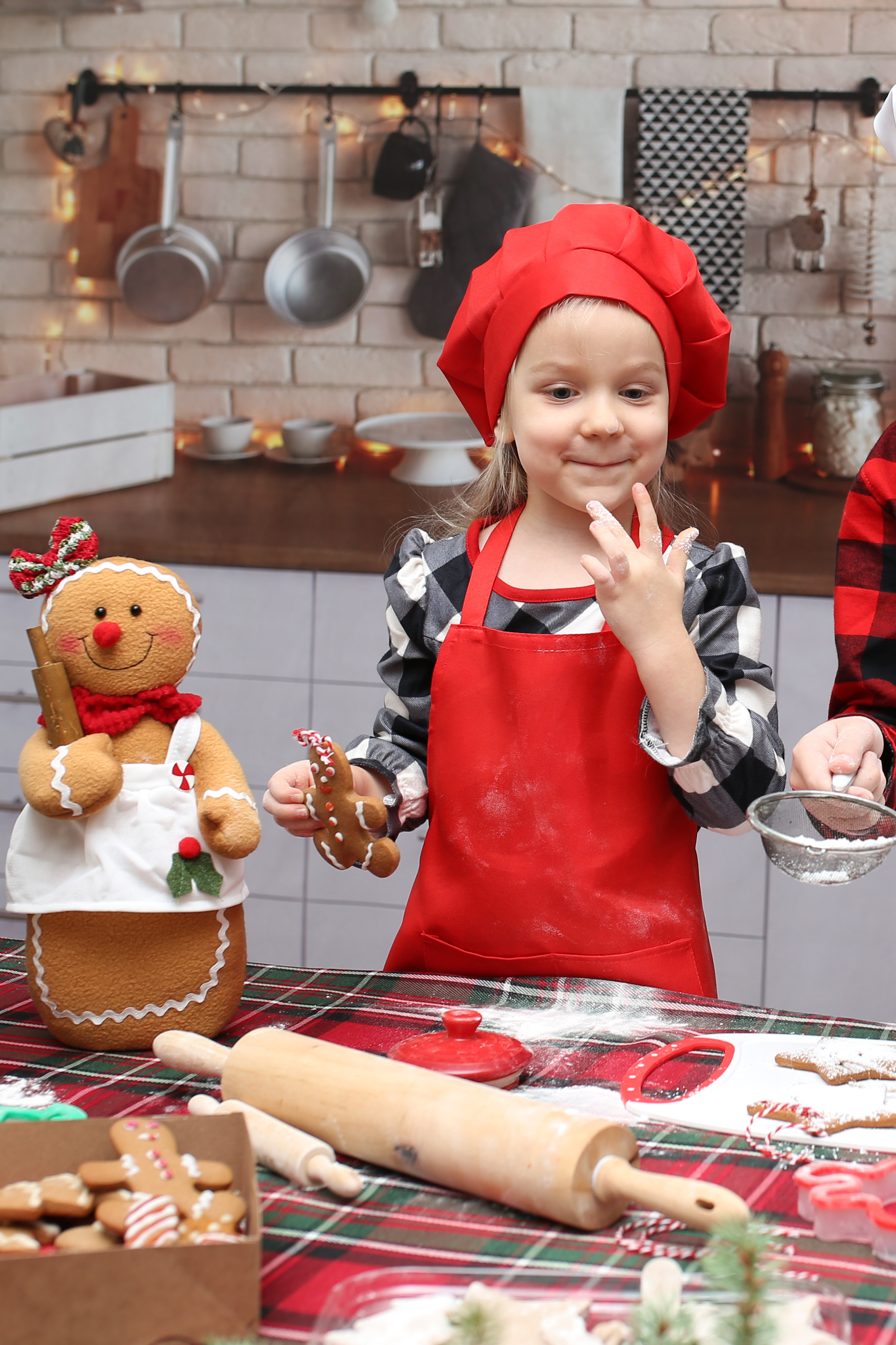 Christmas Baking Mini. YuAnna studio. Family & Kids Photographer in Seattle area, located in
