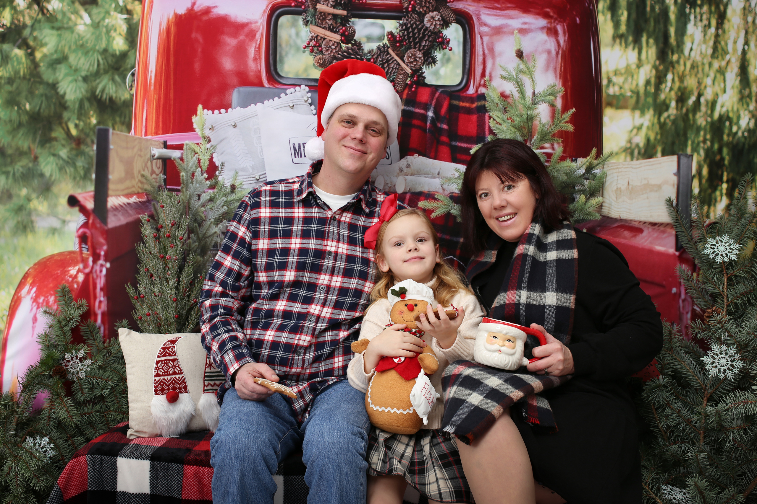 Red Christmas Truck. YuAnna studio. Family & Kids Photographer in Seattle area, located in