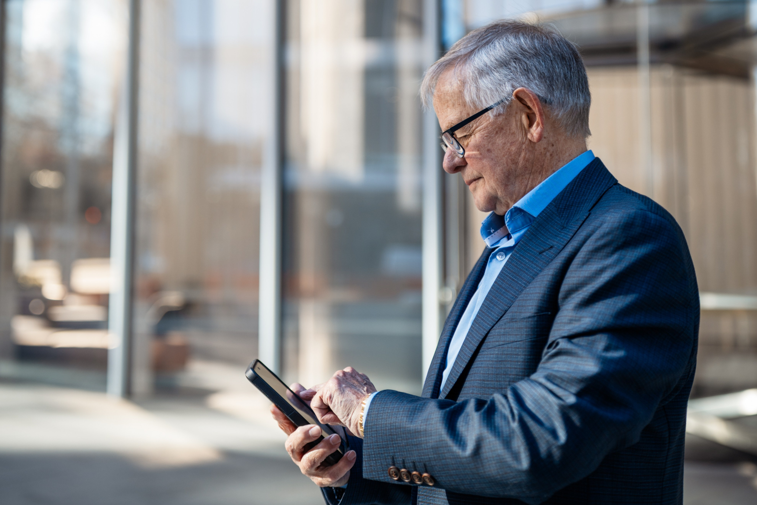 Ron Cole, Financial broker