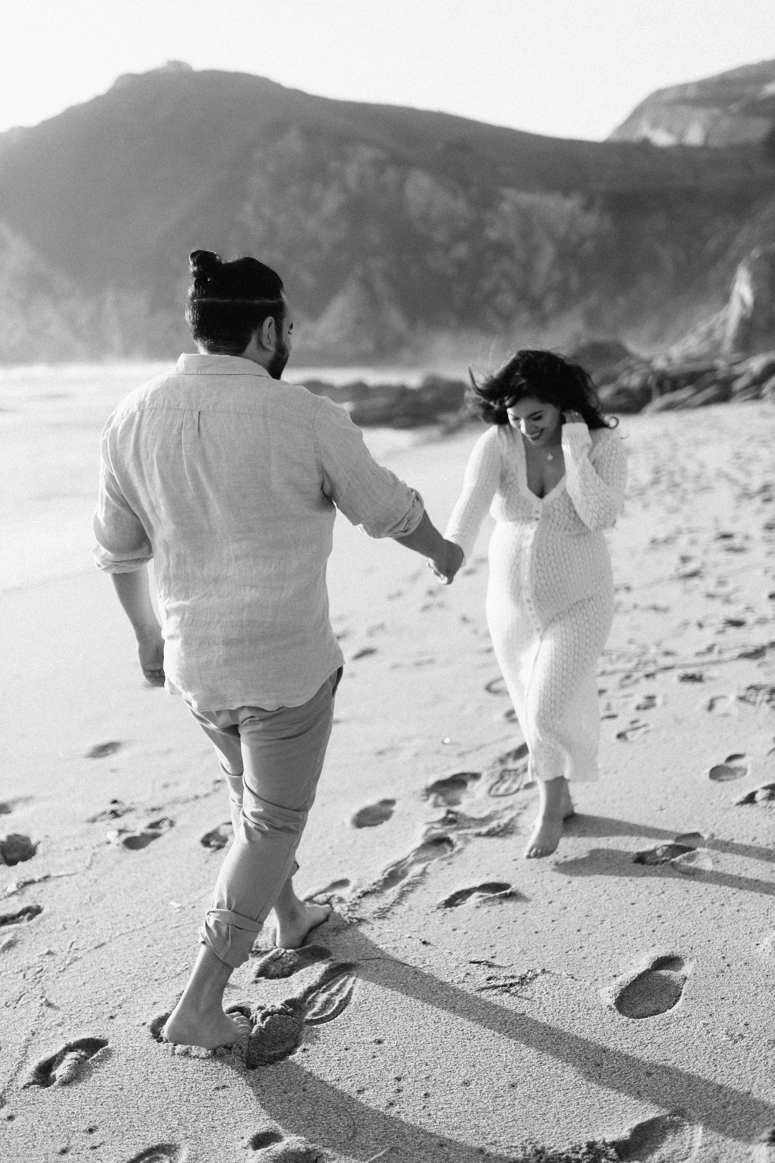 Gray Whale Cove State Beach Maternity Photo Session. Maternity, newborn photographer in the Bay Area|Iryna Rakivnenko