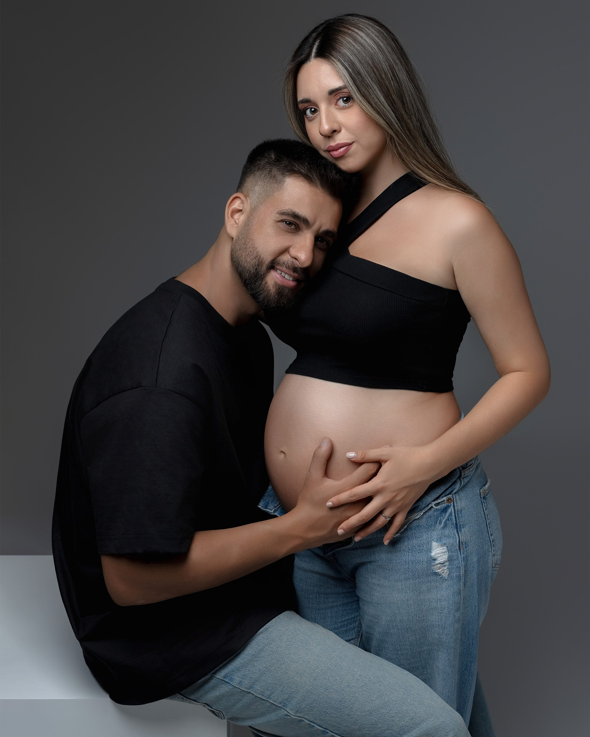 Sesiones de fotografía de Embarazo y Maternidad en Estudio y Exteriores , fotografía de Embarazo y Maternidad con pareja