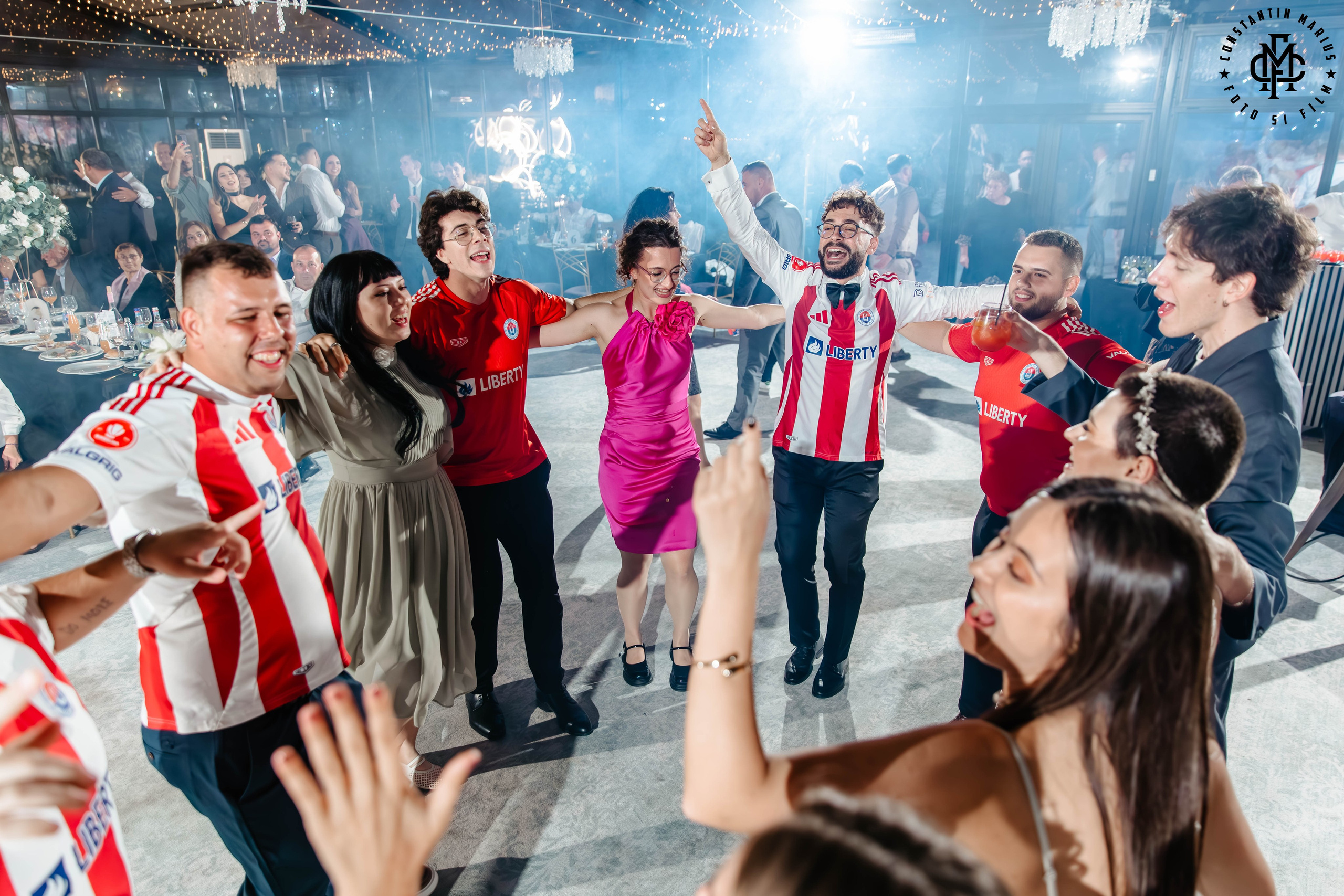 WEDDING PHOTOGRAPHY. DESPRE NOI