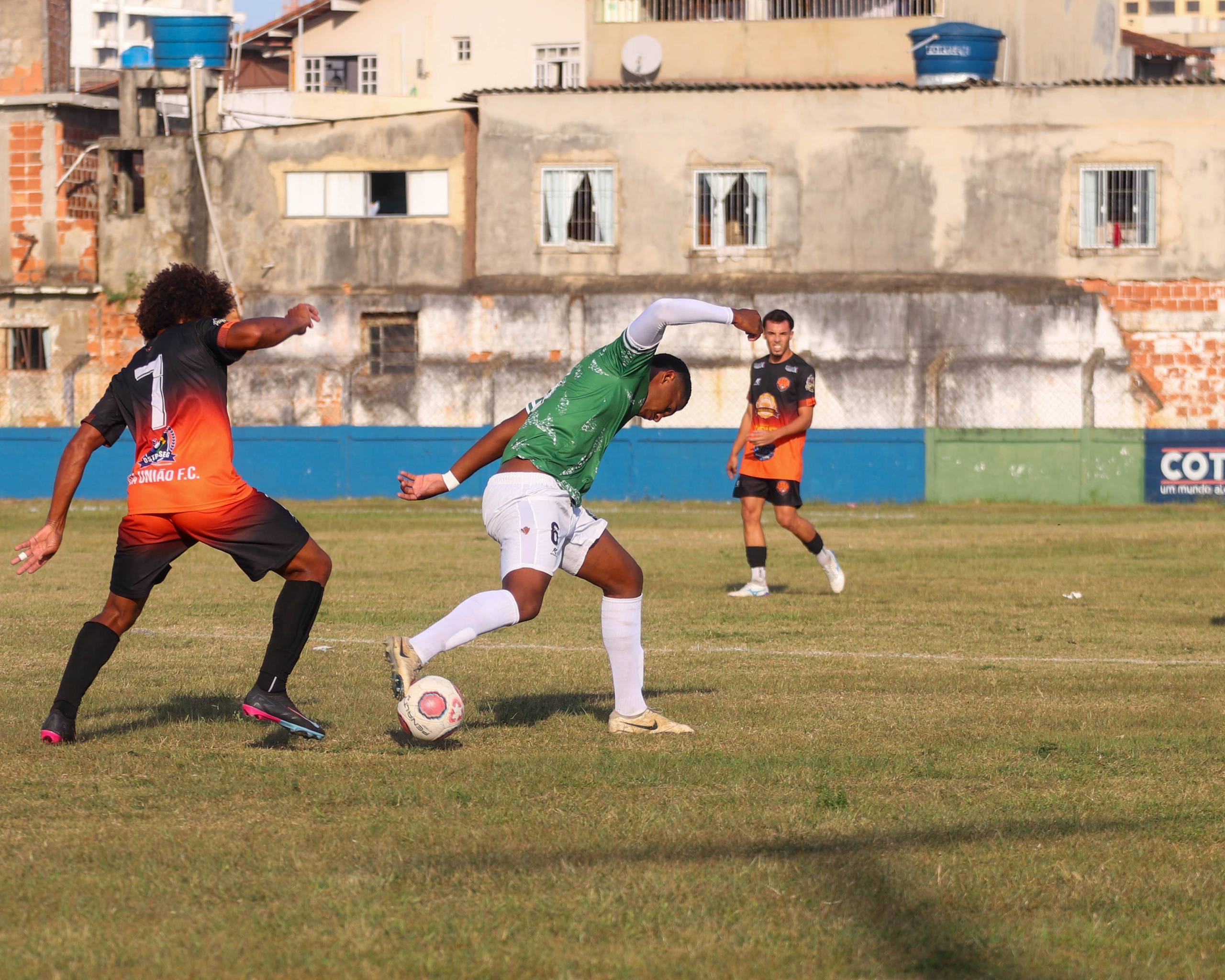 A equipe do Asa venceu o Franco por 2 x 0 em um grande confronto marcado por muita intensidade e qualidade dentro de campo. As duas equipes mostraram porque são fortes candidatas ao acesso para a Série A do Macaense. 👏🏆Foi um jogo digno de quartas de final, com raça, determinação e muita emoção para a torcida presente. 📸💥