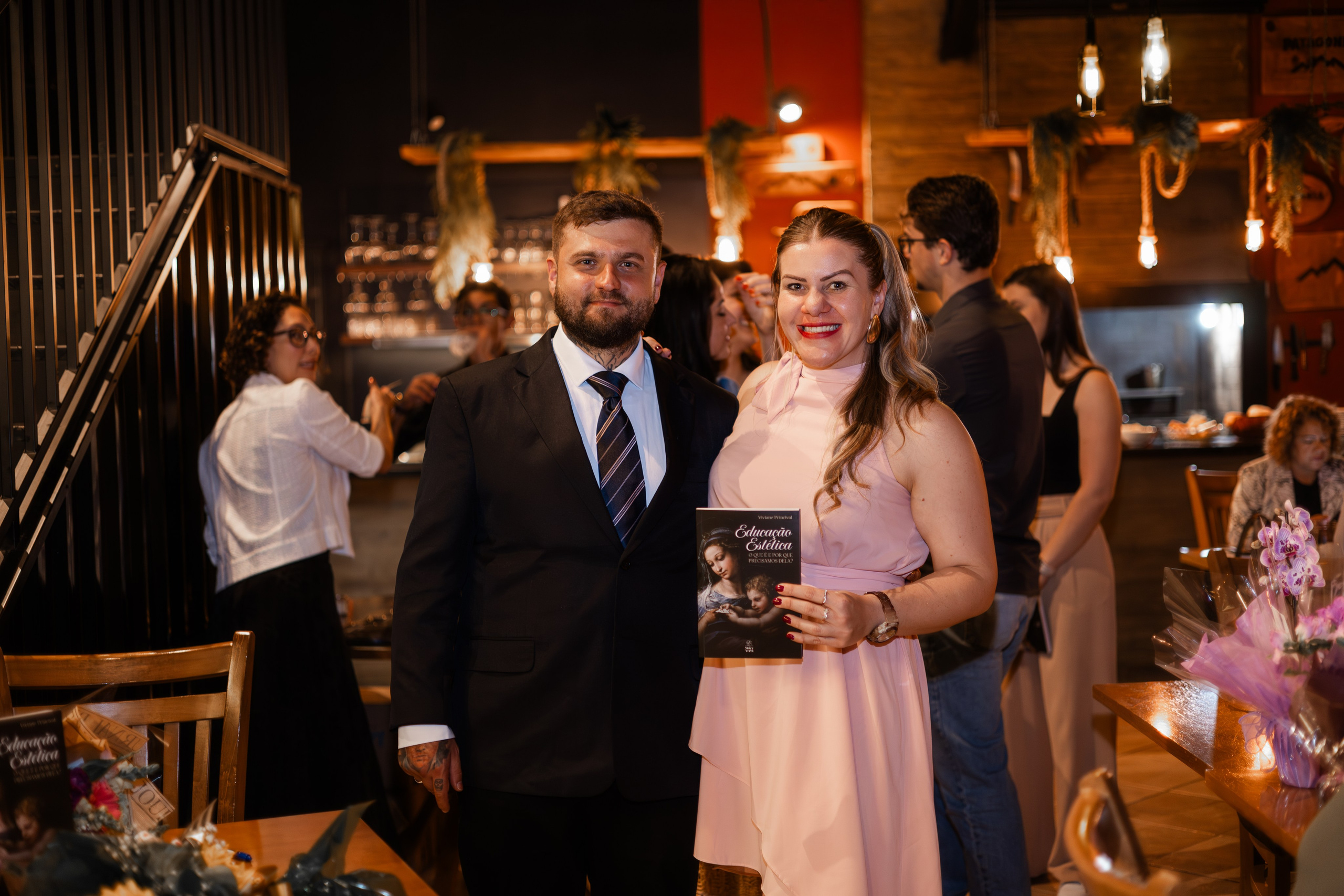 Lançamento de Livro Vivi Princival