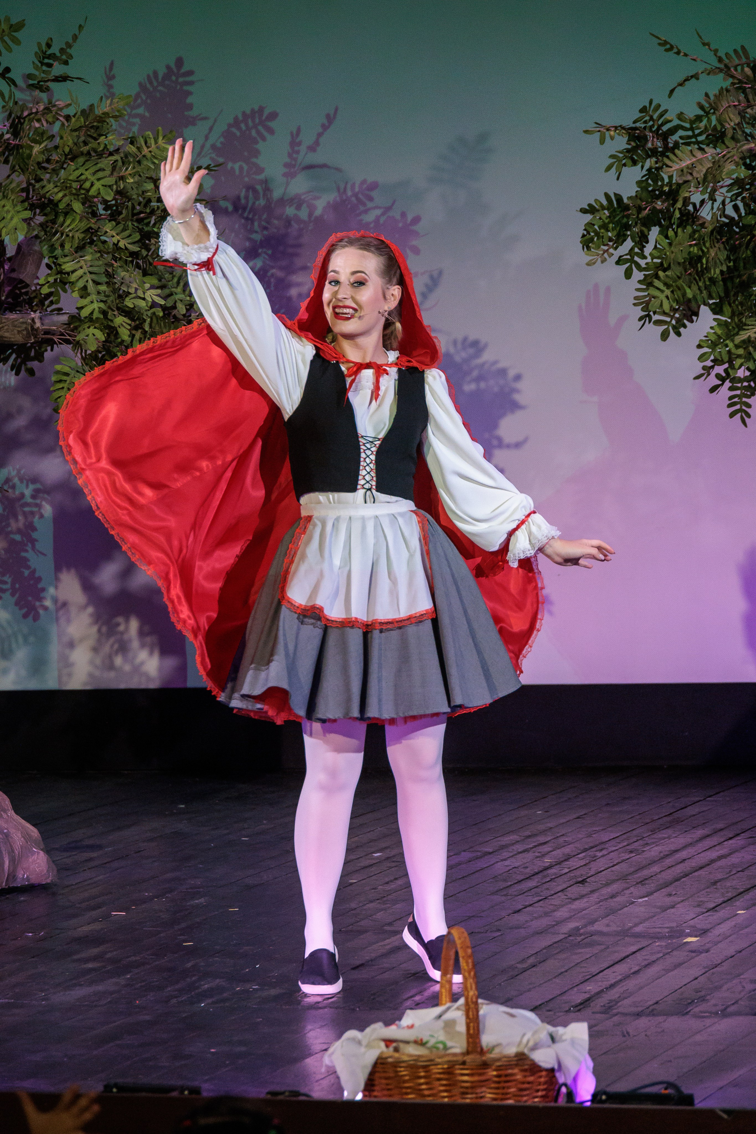 Clounella. Povestea Scufita rosie. ✔️ Фото Видео на свадьбы и крестины Молдова — Cinematic.md