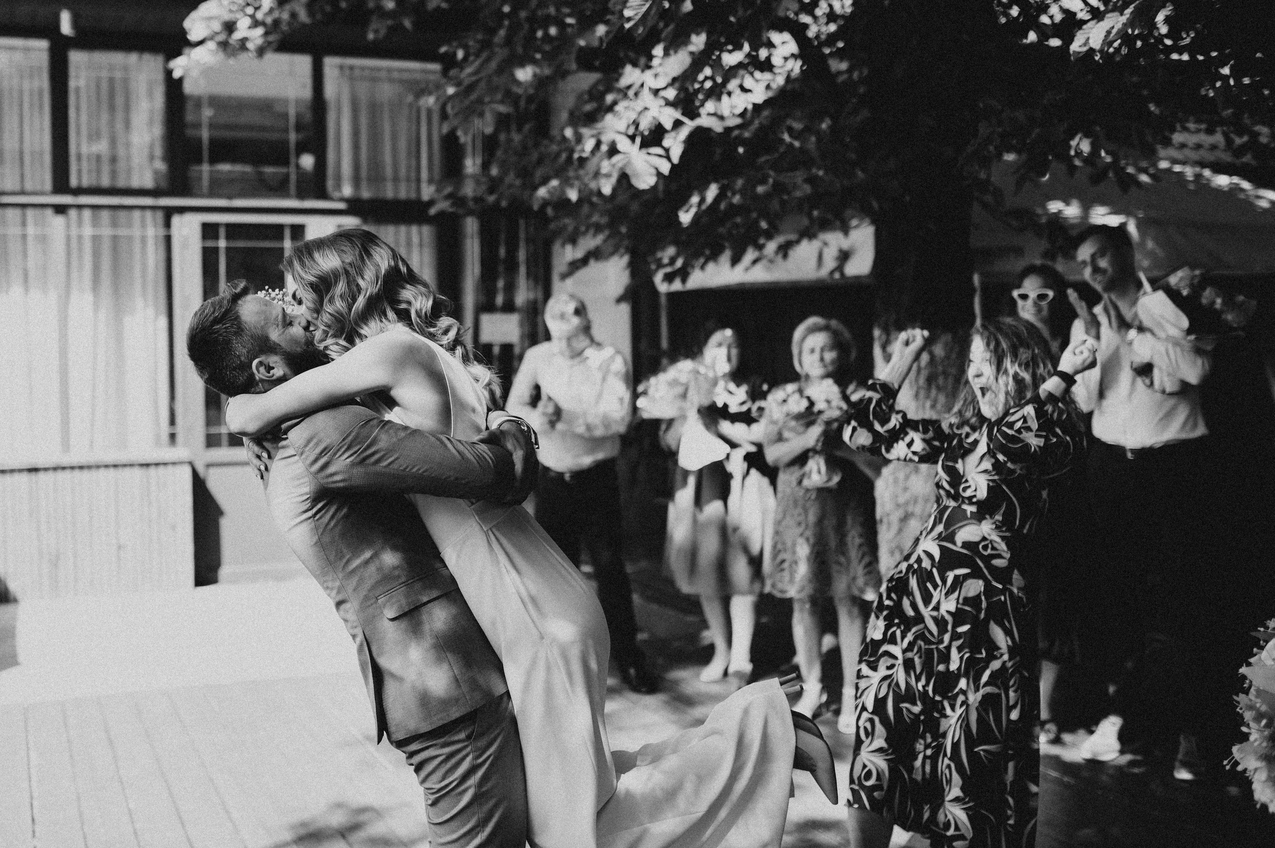 Cununie civila in aer liber si sedinta foto de cuplu. Proud Vision Weddings | Wedding Photography & Film — Servicii profesionale Foto Video Nunta Iasi