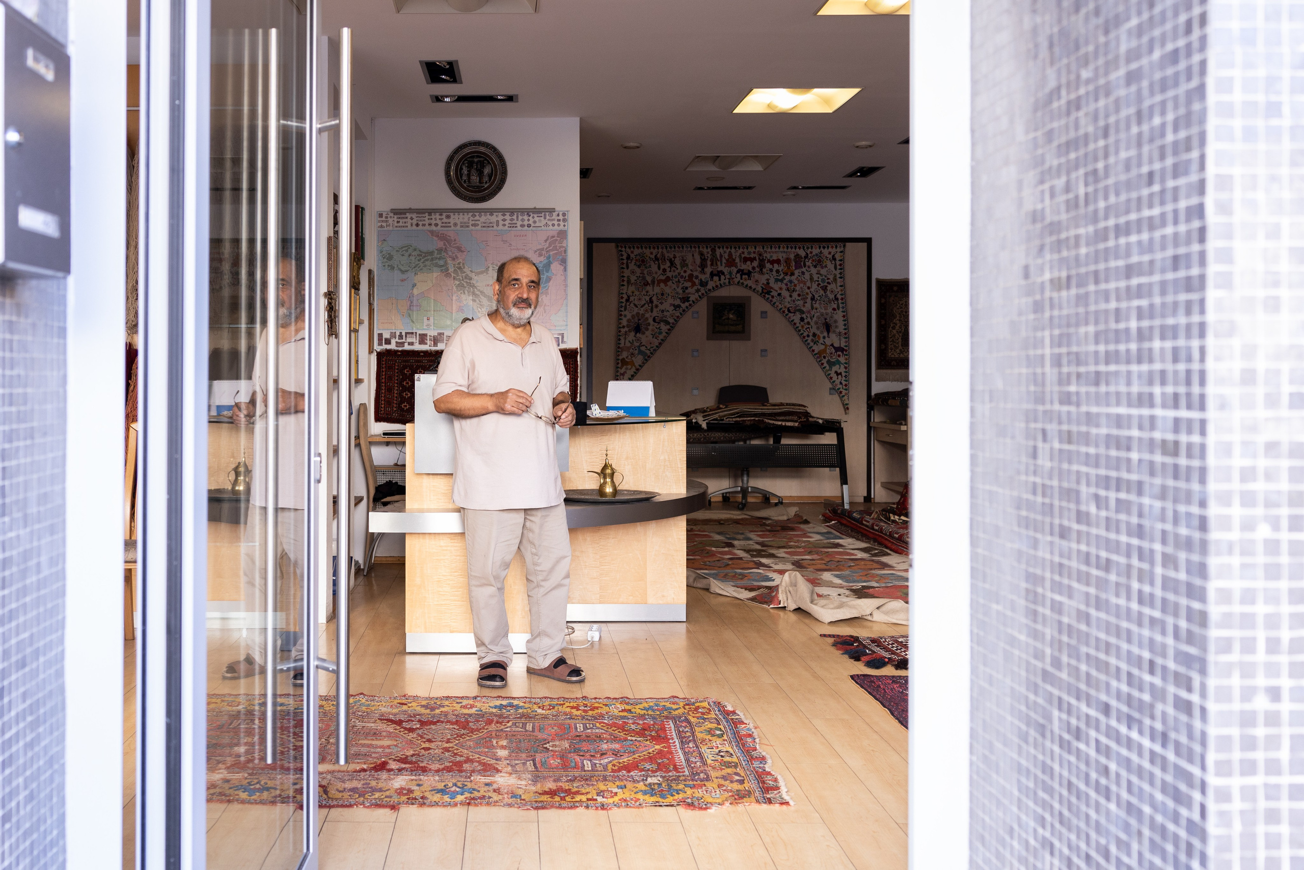 Teppichrestaurator, Salzburg, 2024. Guzel Kolobova| Fotografin| Salzburg