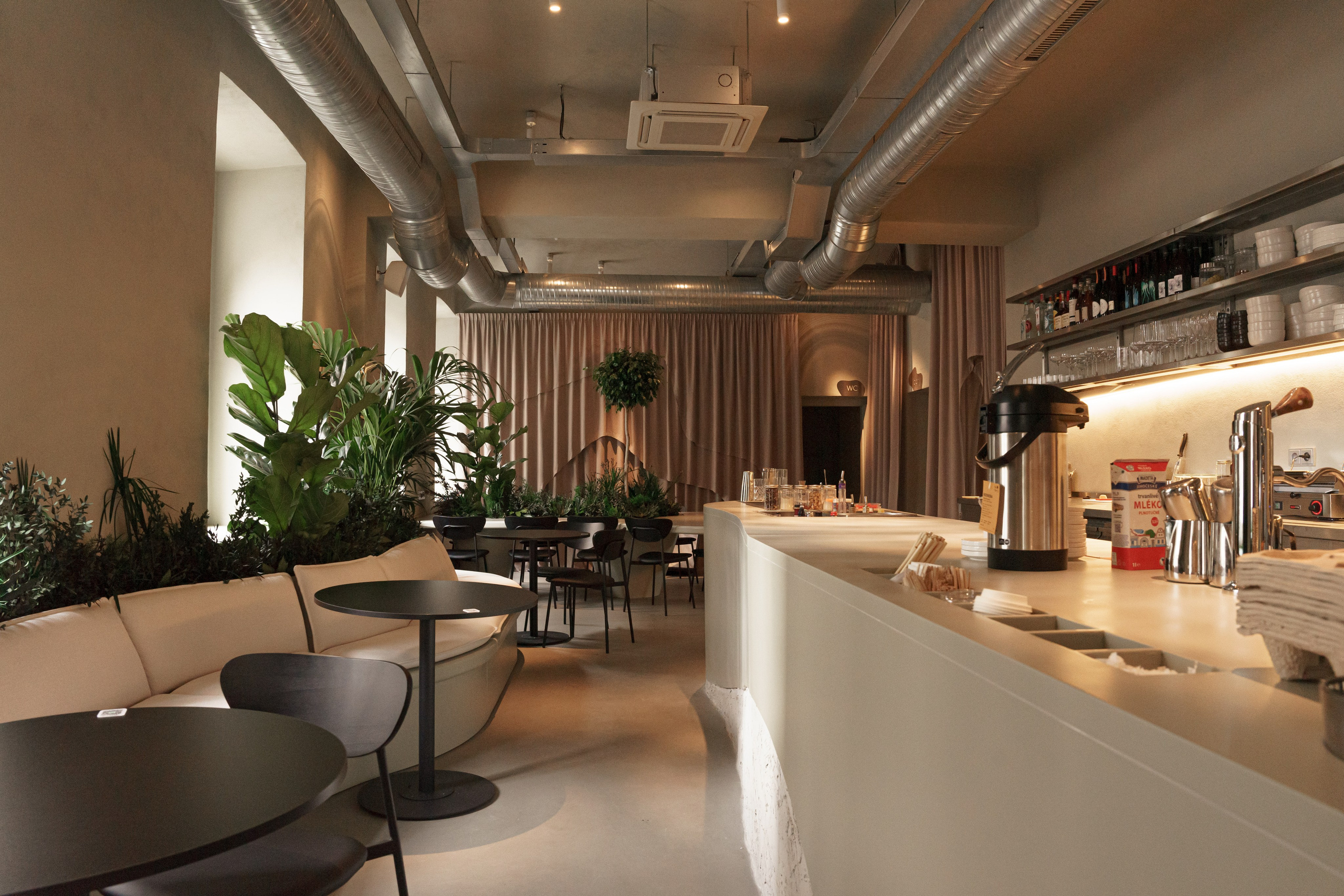 EFSY | Coffee & Cocktail Bar | Prague