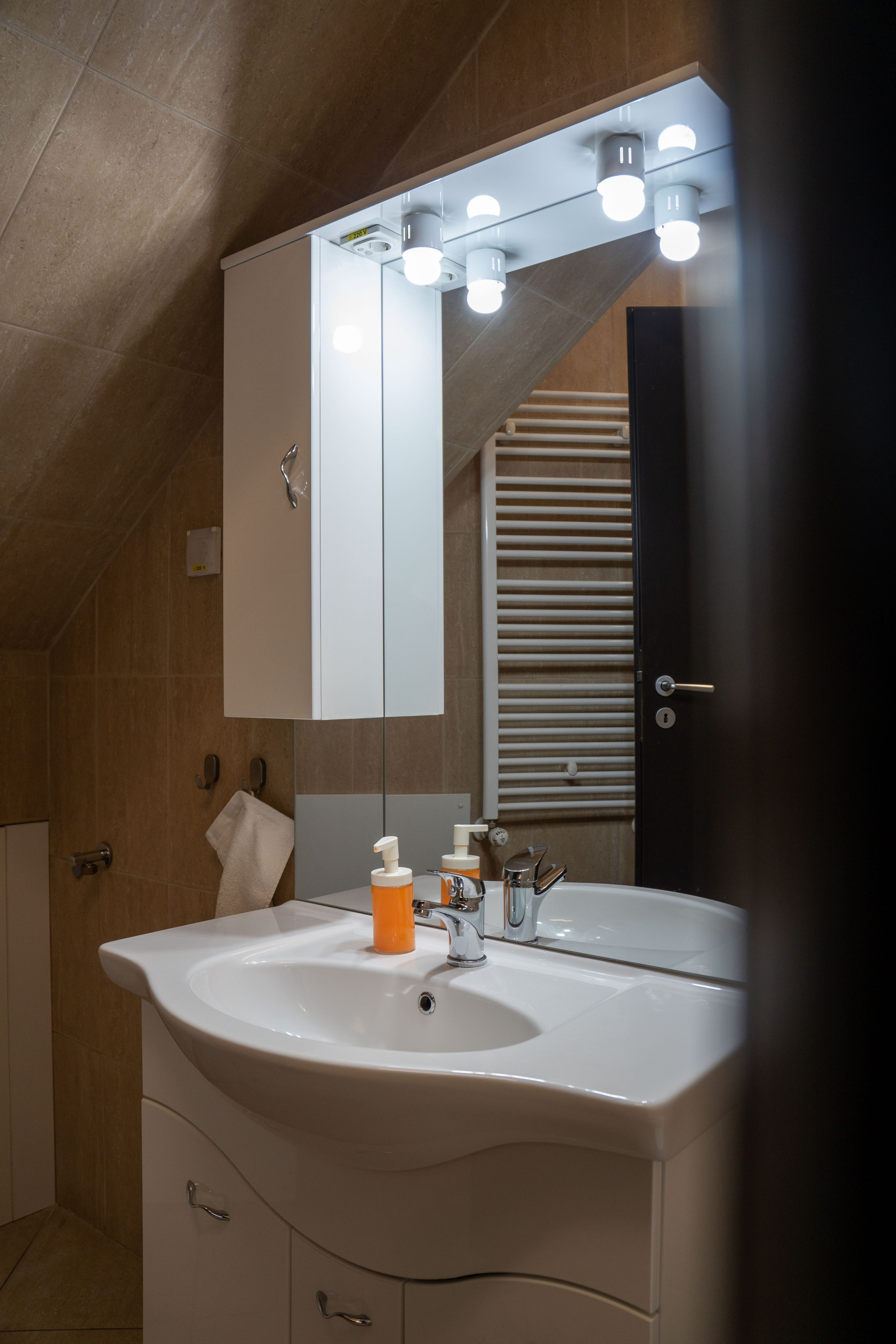 Casa 86. Creste si calatoreste