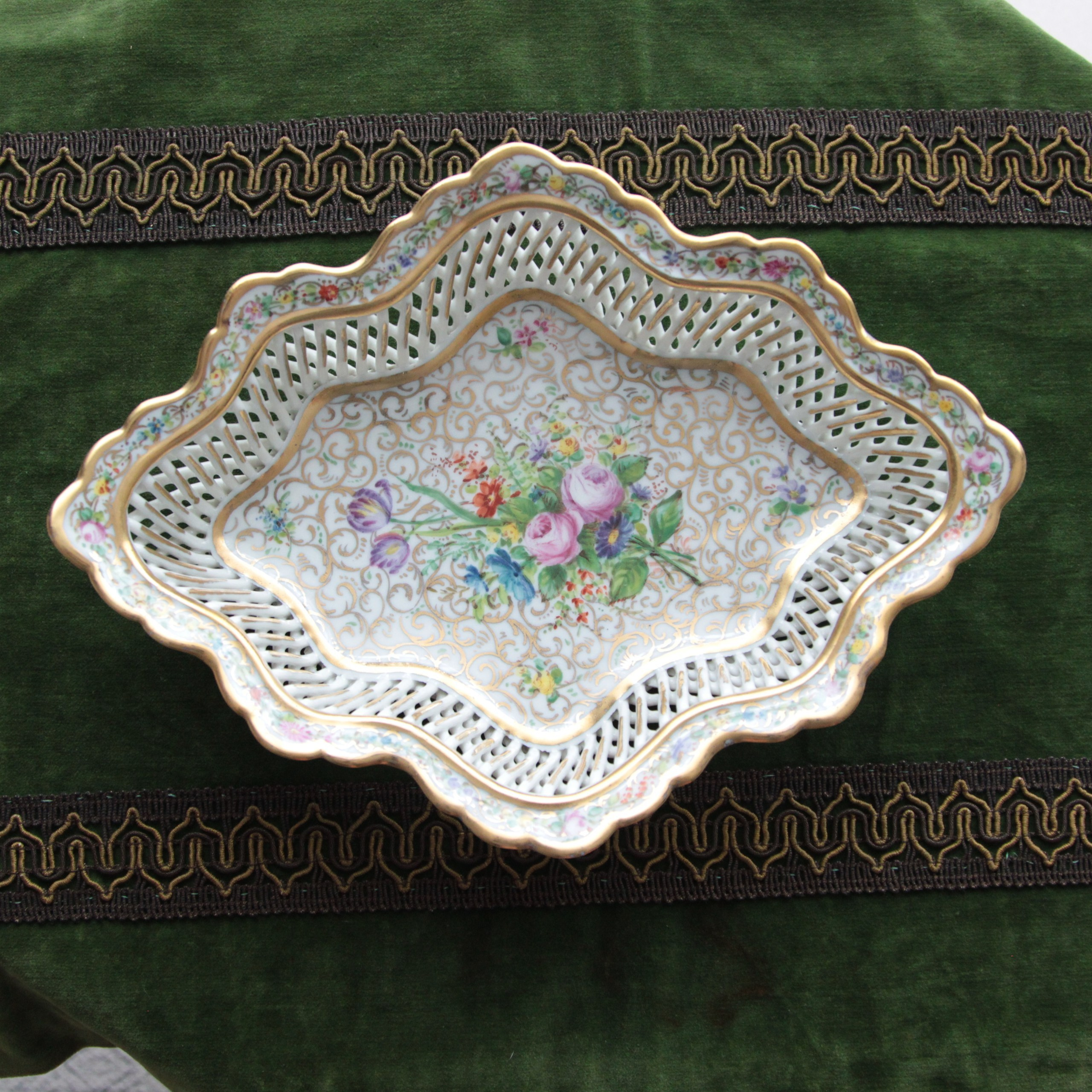 Franceplate. Современнные и актикварные украшения в Барселоне, Москве и Санкт-Петербурге