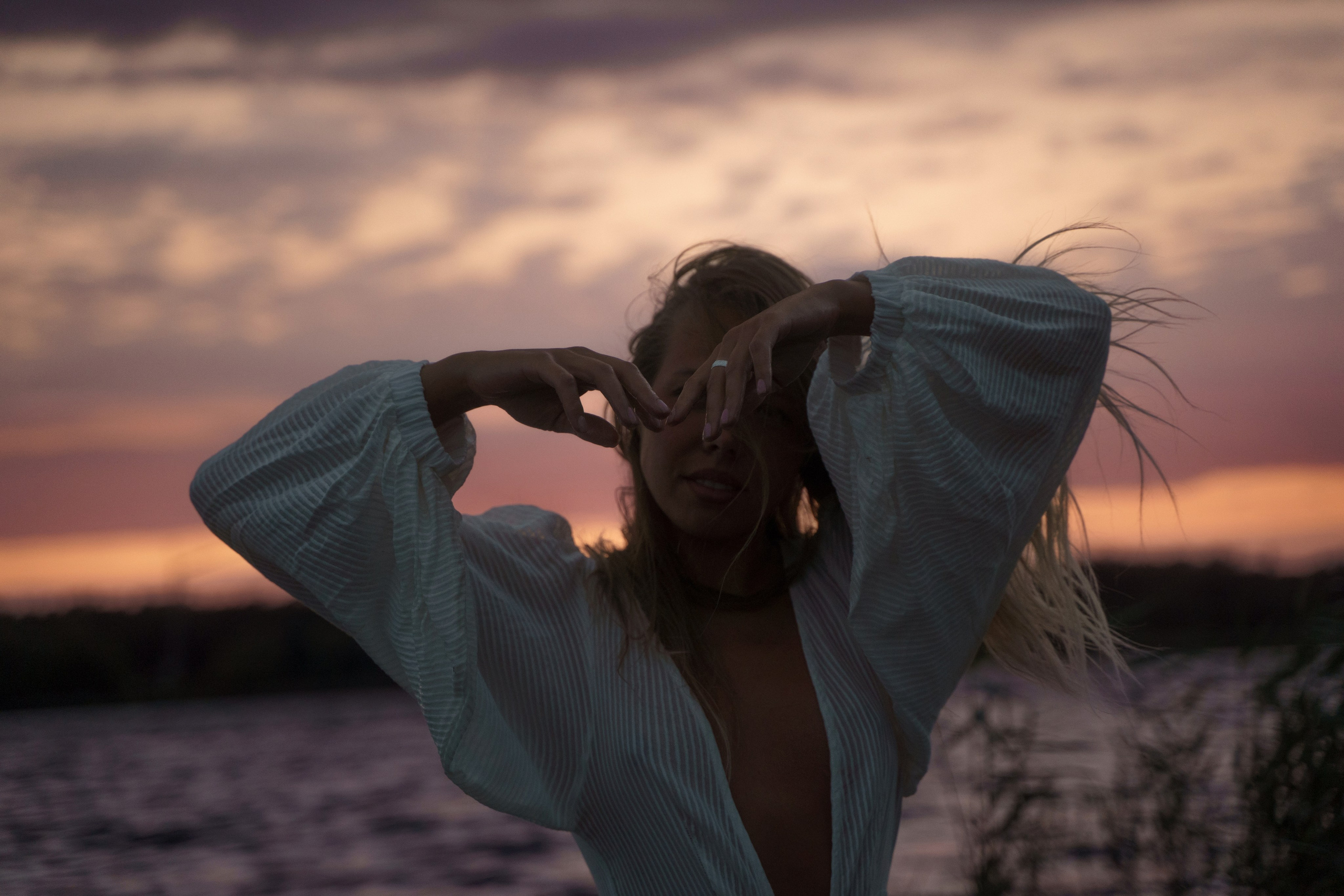 Storm, linen and milk