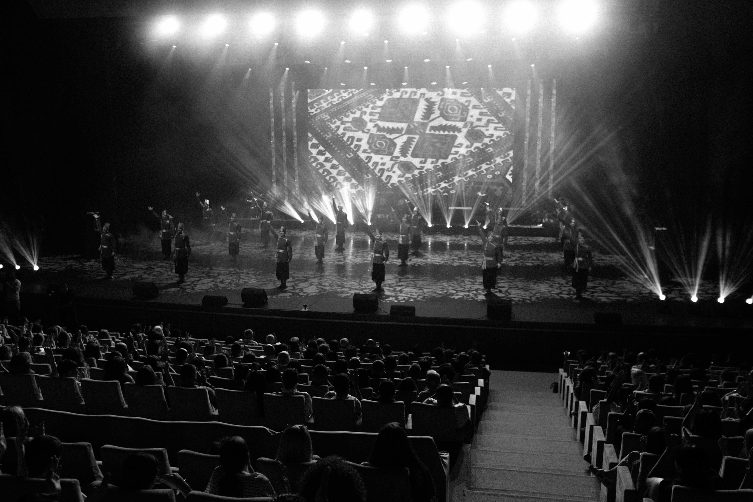 STATE DANCE ENSEMBLE. Wedding&Event photographer Ismail Rzayev in Baku