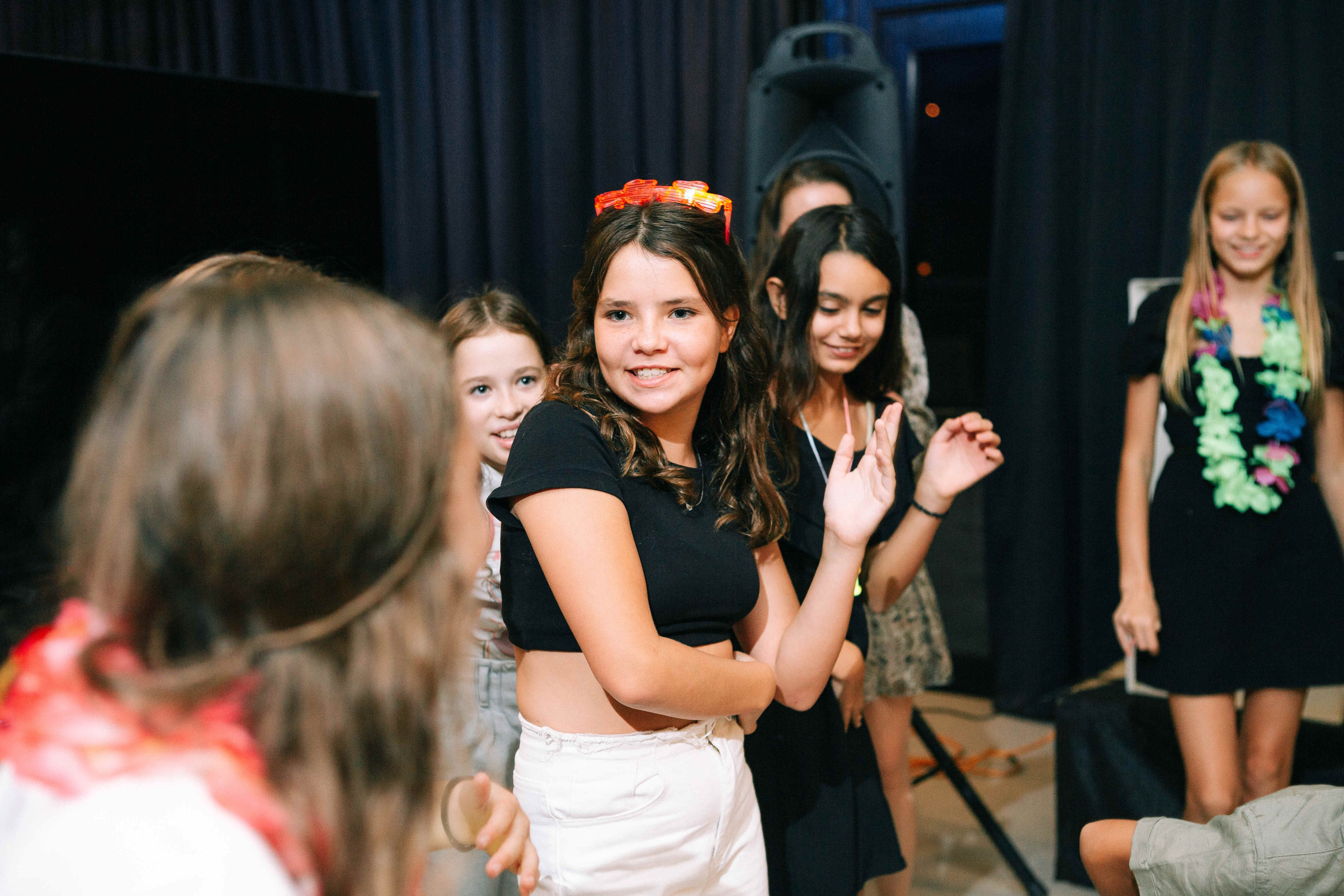 PARTY WITH FRIENDS. Https://shi-photo.com/