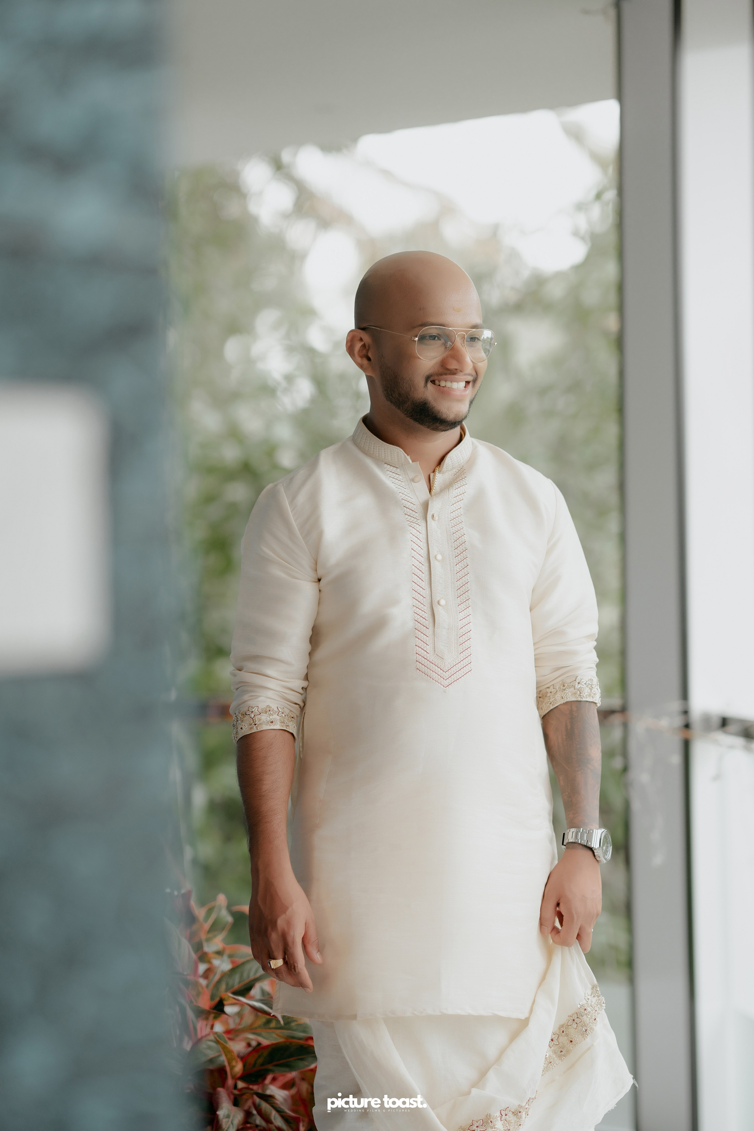 Traditional Kerala Hindu Wedding Ft. Anusree & Vishnu. Fine art Wedding Photographers in India & Canada