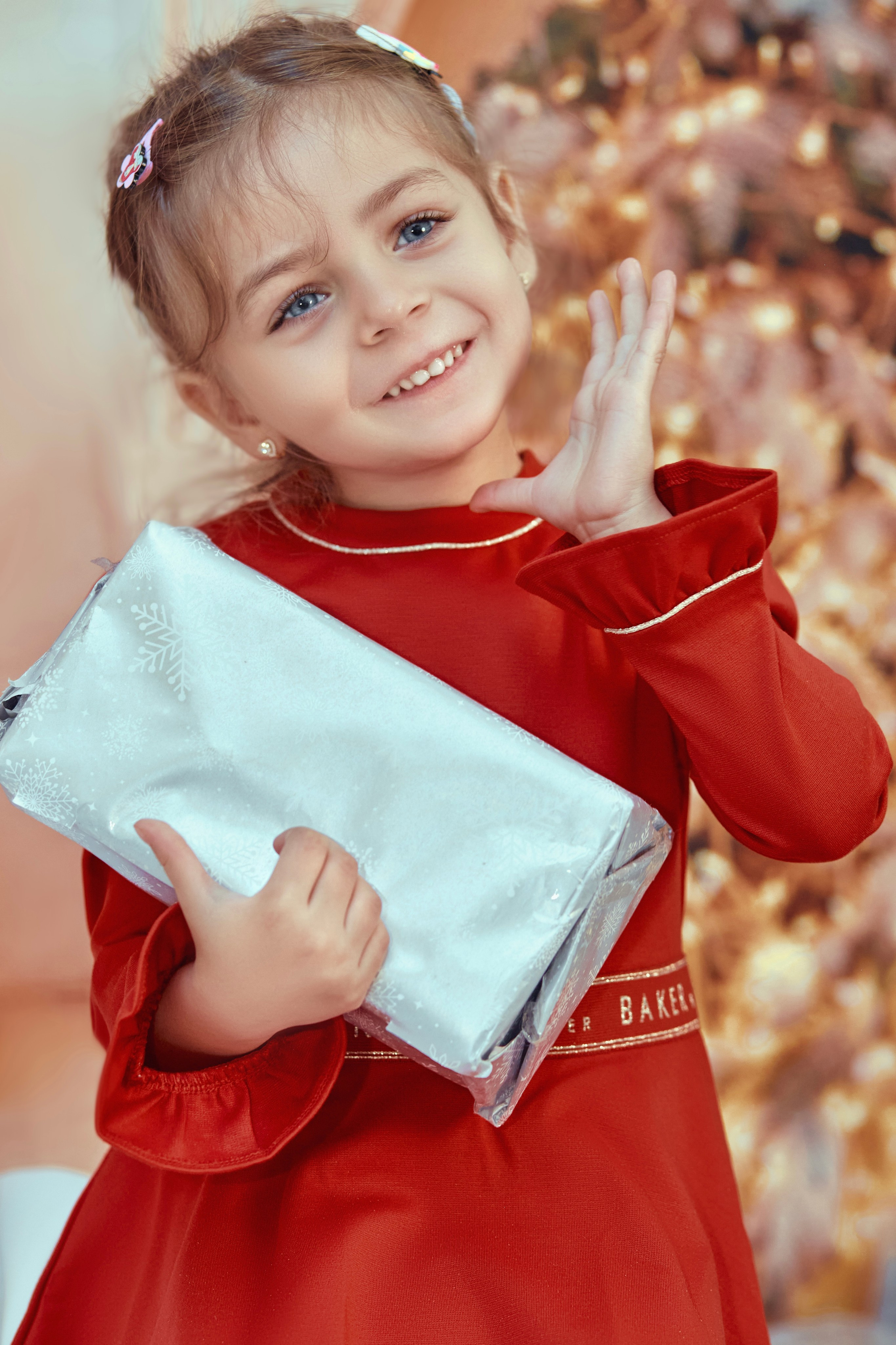 Christmas. Lu’jain’s Studio| Female Wedding, Maternity & Lifestyle Photographer London, UK