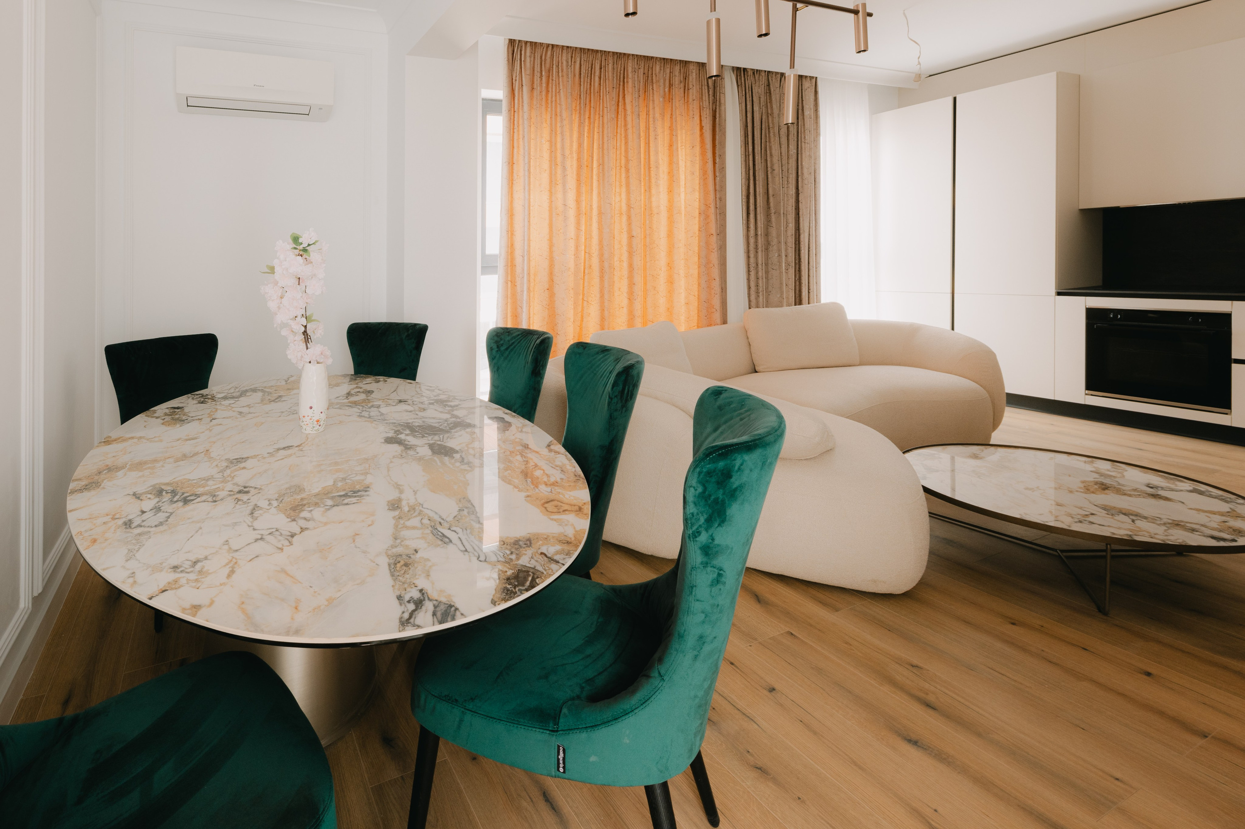 Imobiliare & Interioare - Foto