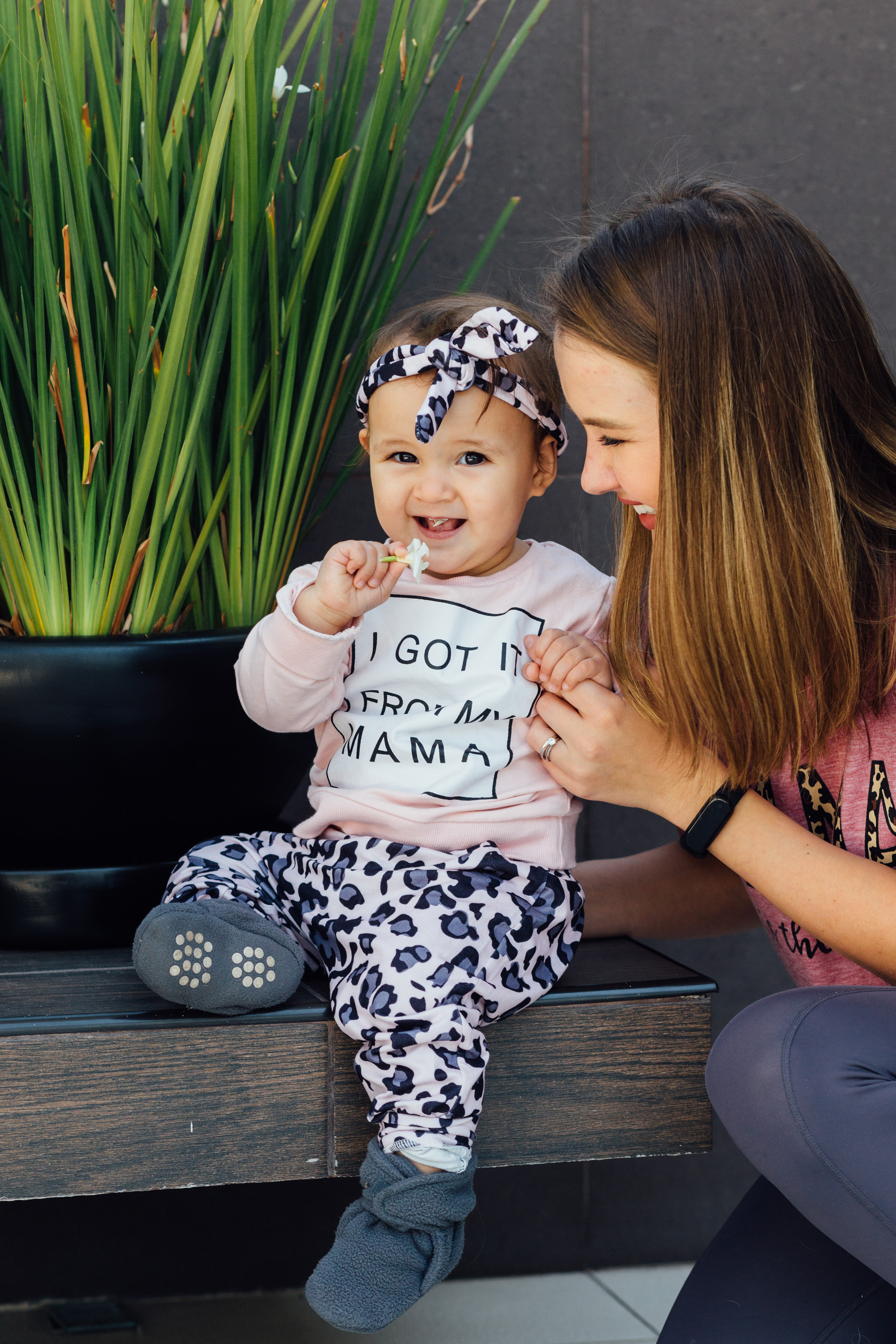 Pequeña Kira con sus papas. Irina Krokhaleva. Fotógrafa de familias y parejas en la CDMX, México