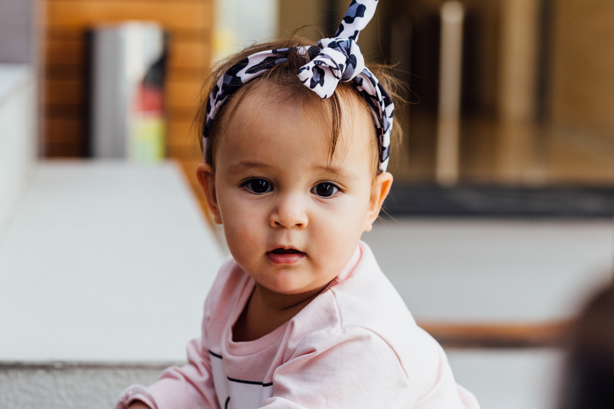 Pequeña Kira con sus papas. Irina Krokhaleva. Fotógrafa de familias y parejas en la CDMX, México