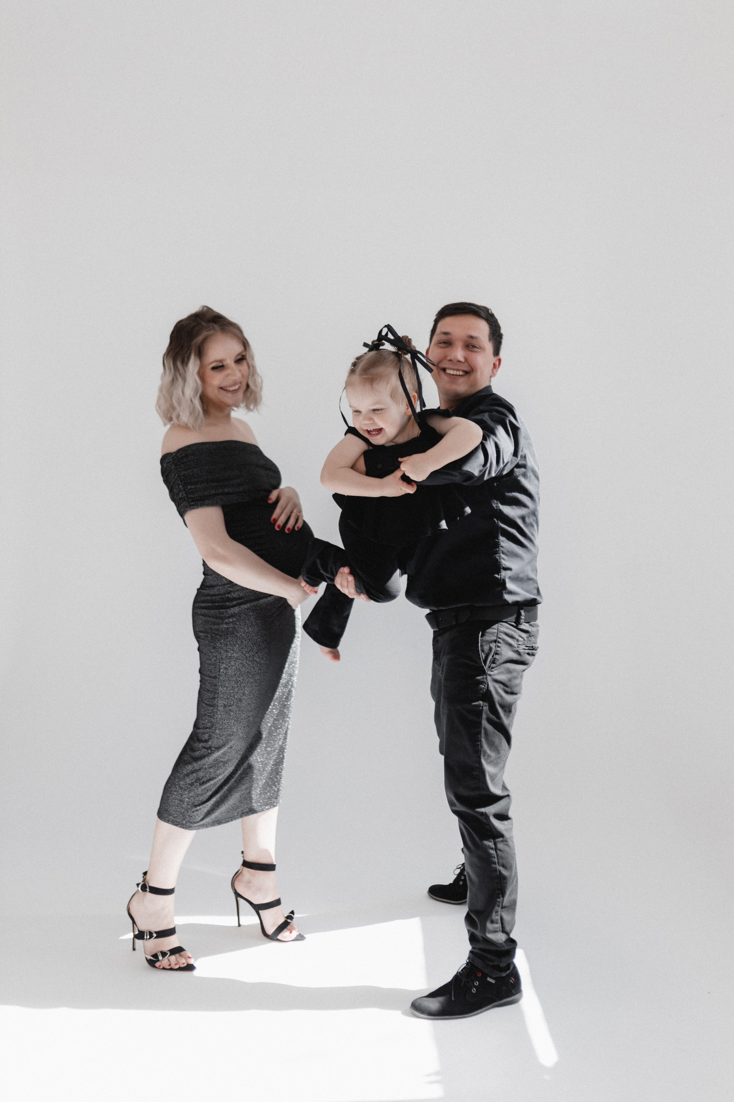 Babybauch Shooting im Fotostudio | Schwangerschaftsfotos in Bochum. Hochzeitsfotografin Bochum | Halyna Reiche Fotografie NRW