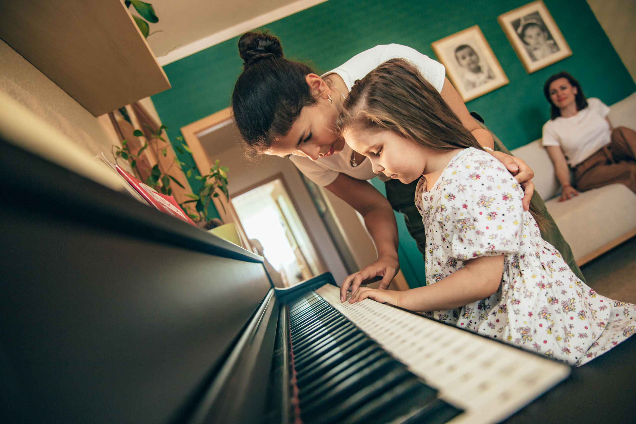 Julia’s family. Portrait family photographer in Berlin Elena Zakh