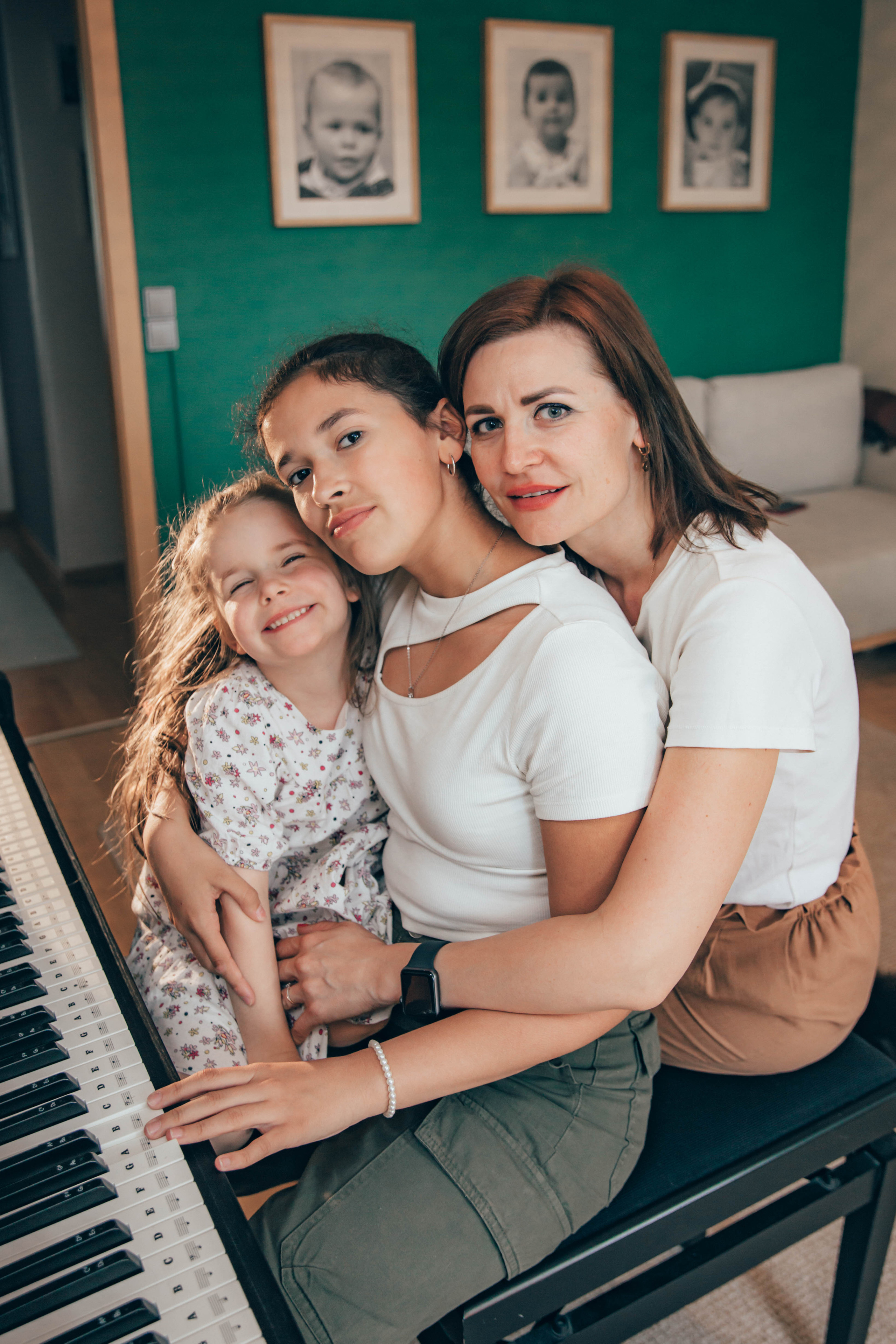 Julia’s family. Portrait family photographer in Berlin Elena Zakh