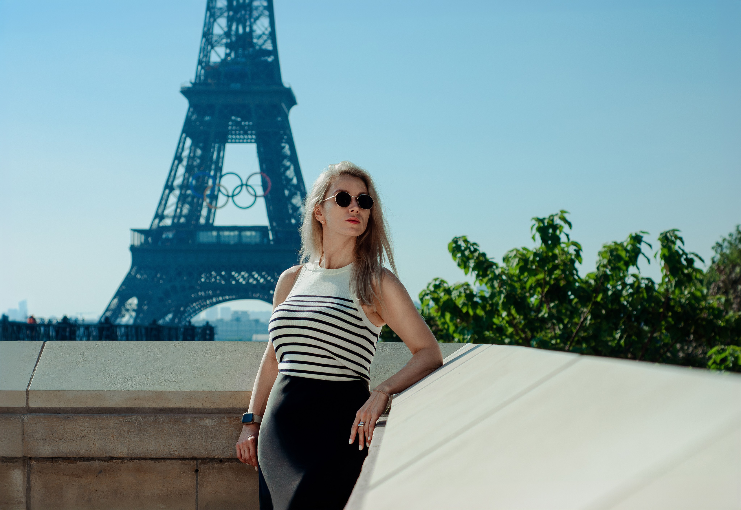 Летняя фотосессия у Эйфелевой башни. Фотограф в Париже Полина Осипова