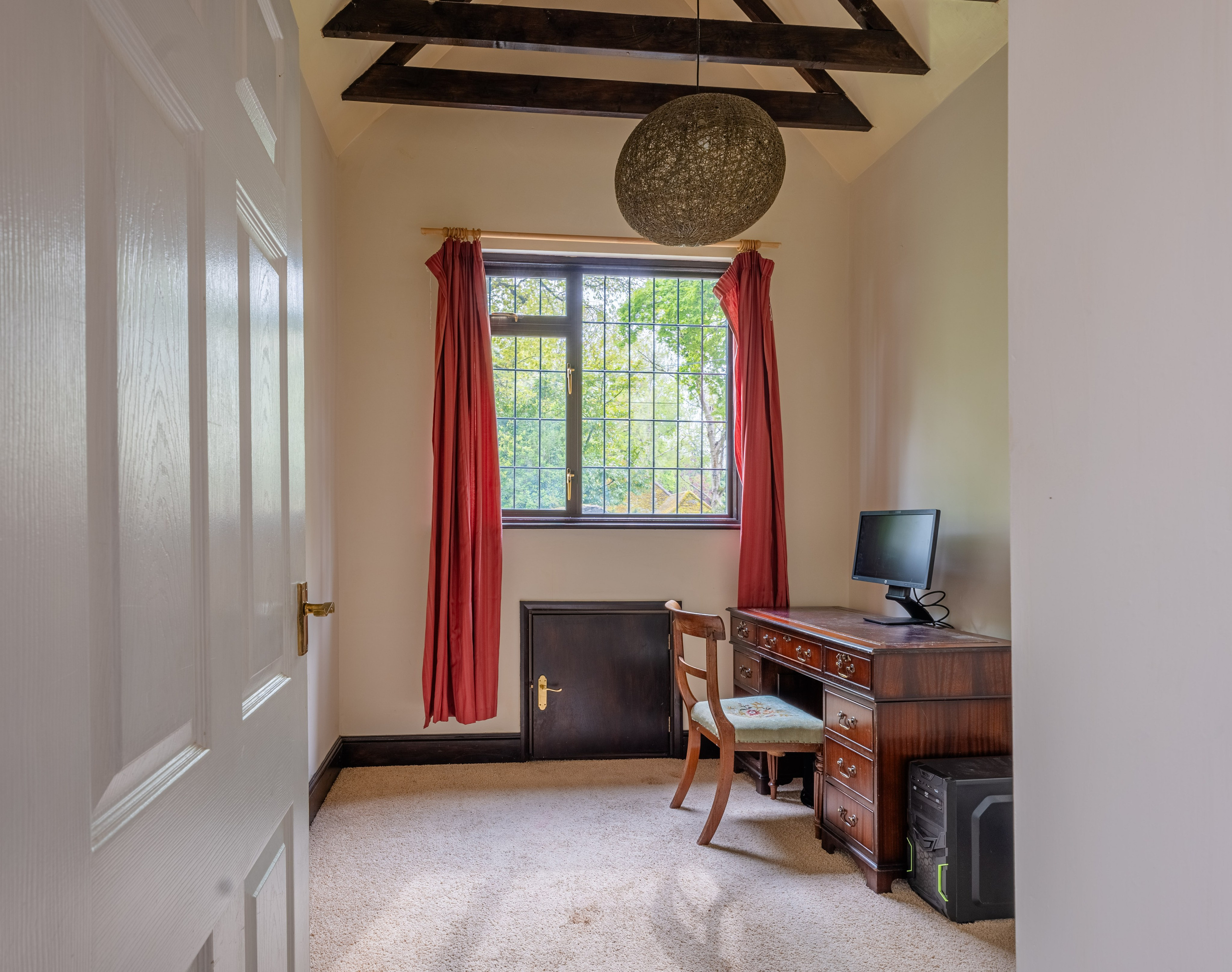 Green Lane. Sola SLY | London Photographer and Videographer