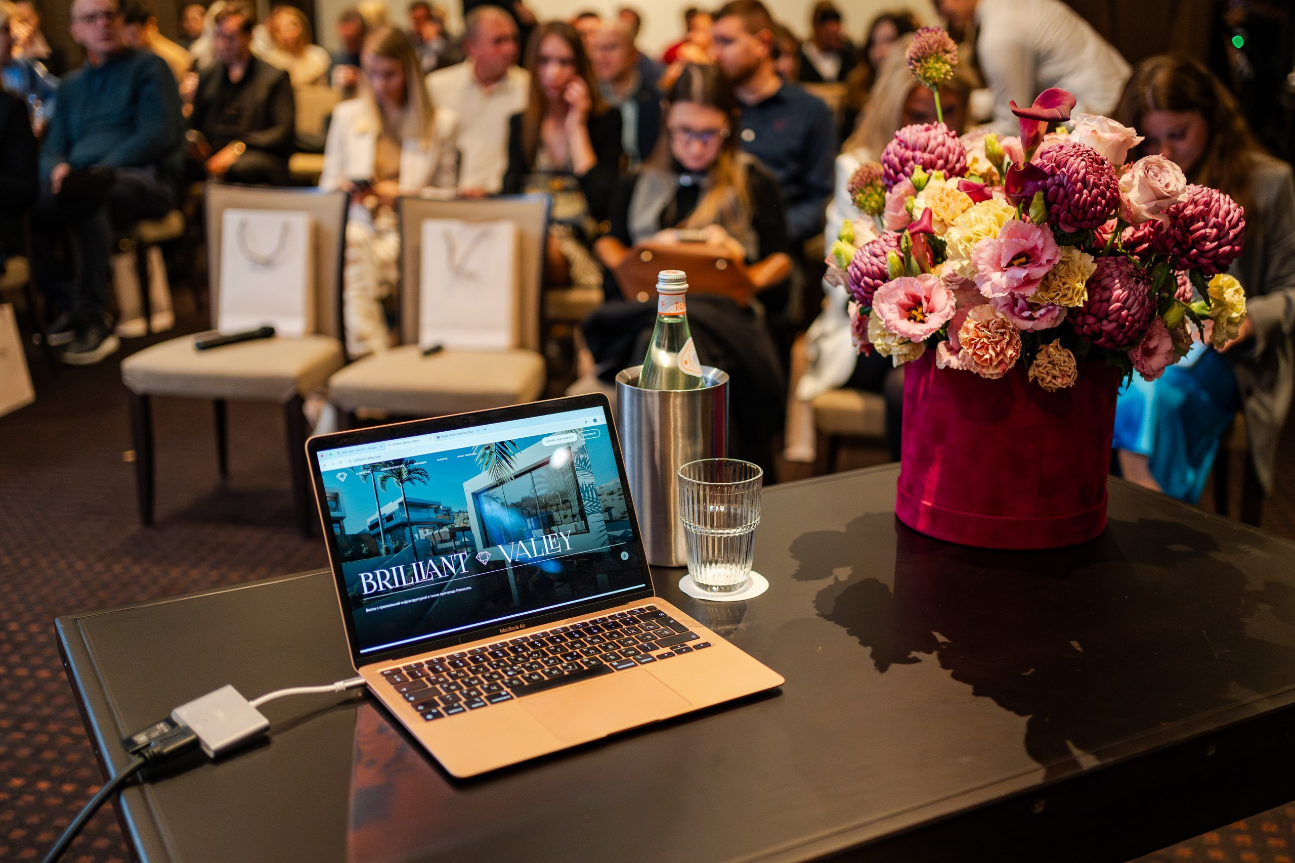 Видеосъемка конференций и форумов на Кипре. Фото и видео съёмка на Кипре. Съемка мероприятий и рекламы в Лимасоле Никосии и Пафосе