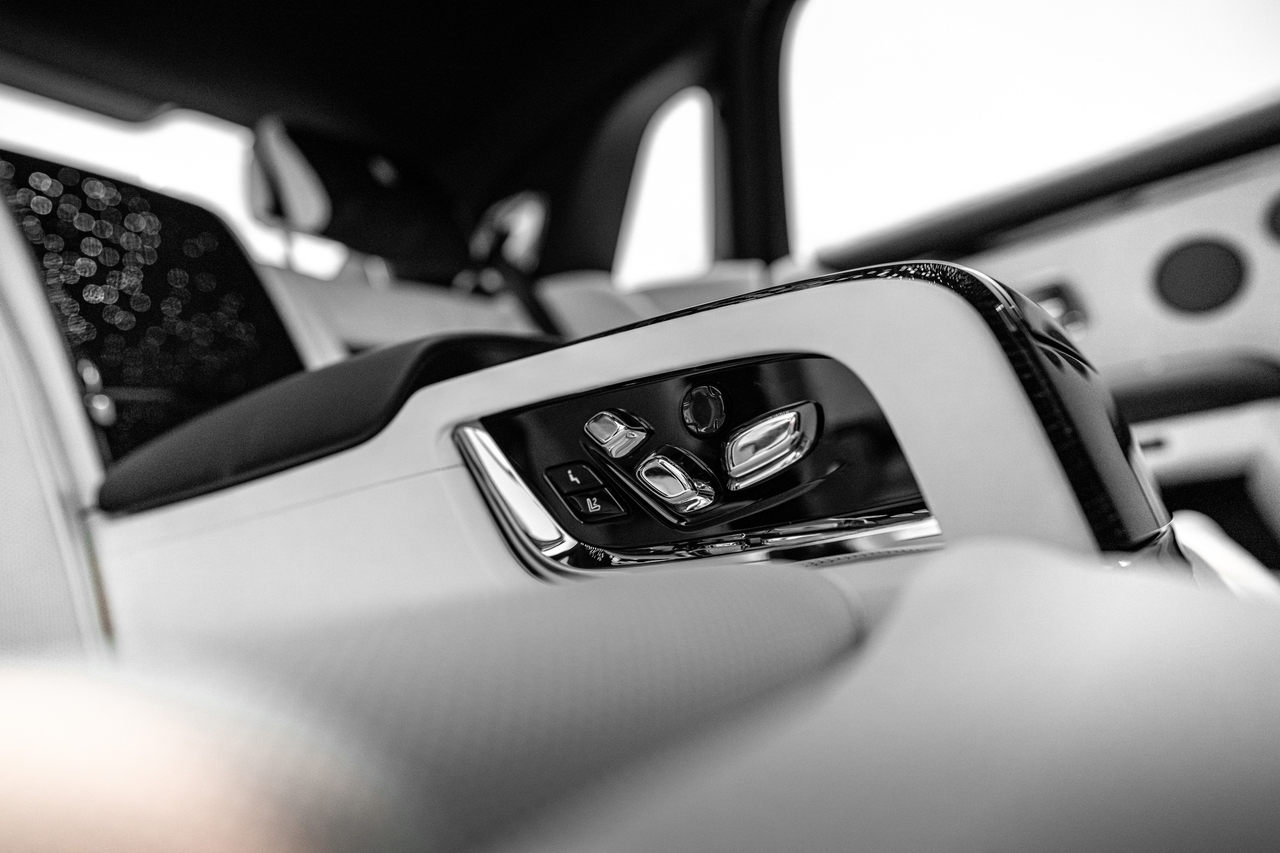 ROLLS-ROYCE. WORLDWIDE COMMERCIAL AUTOMOTIVE PHOTOGRAPHER