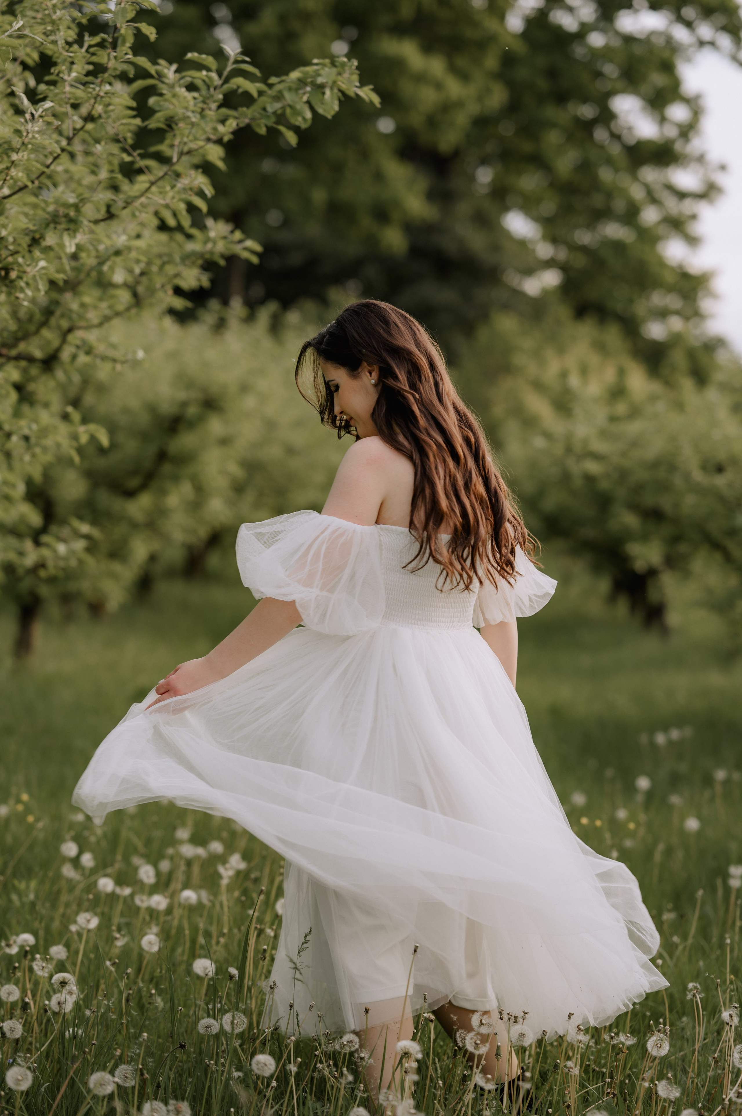 Magda + Andrei | Lovers in the garden. Proud Vision Weddings | Wedding Photography & Film — Servicii profesionale Foto Video Nunta Iasi