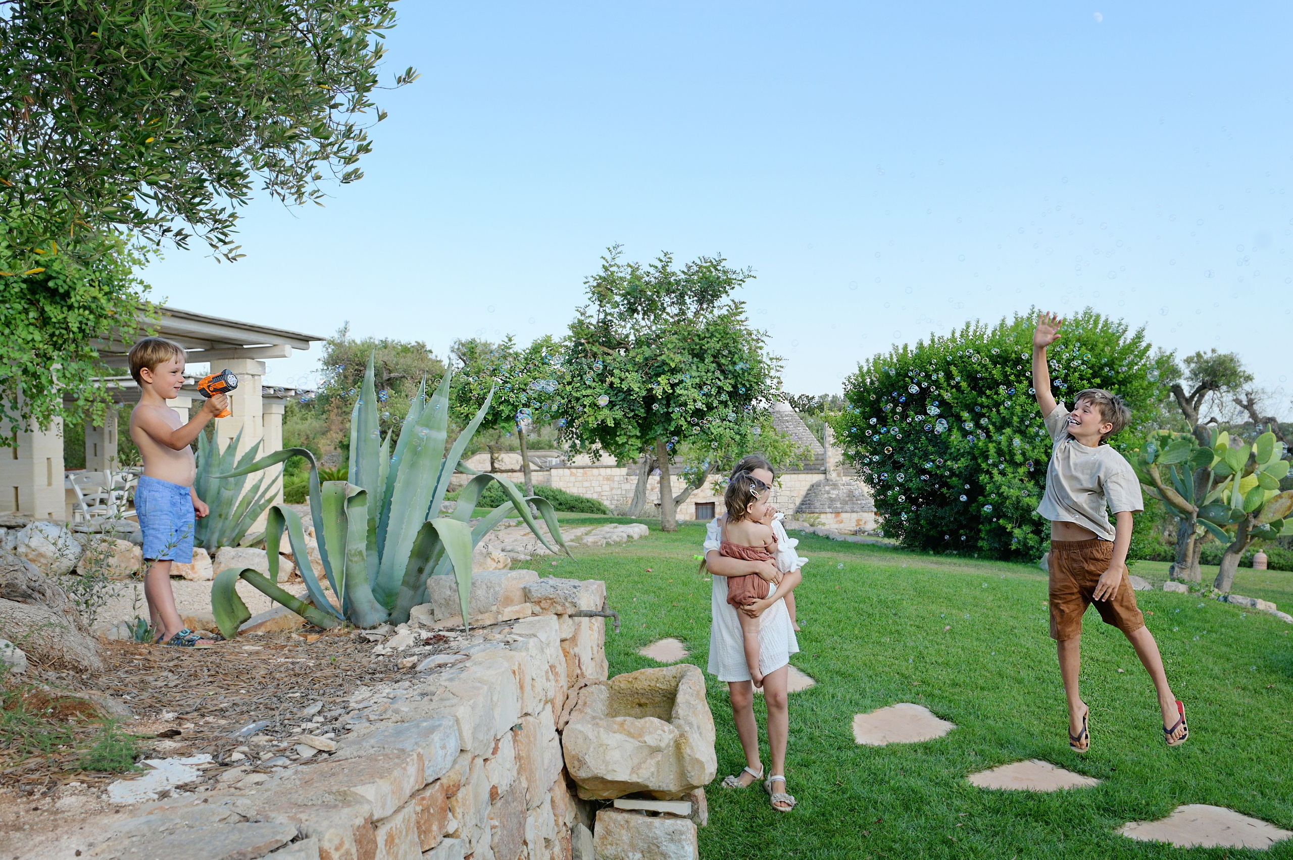 Big Family Story at a Masseria in Puglia. Fotografa in Puglia e Roma — Servizi fotografici romantici in Italia